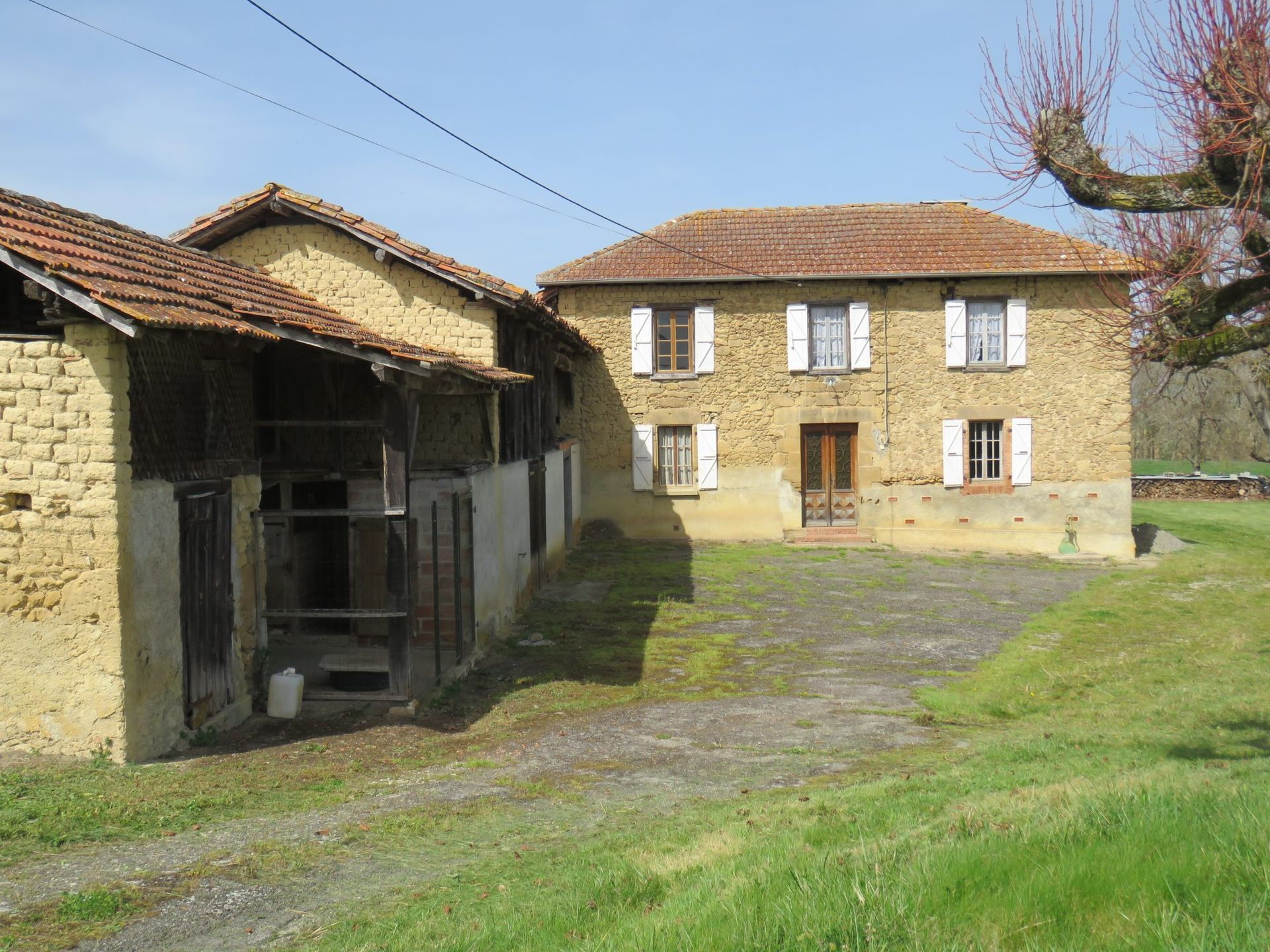 房子 在 Masseube, Occitanie 11733216