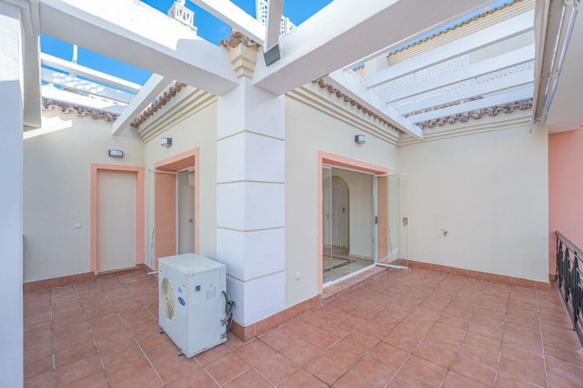 Condominium in Marbella, Andalucía 11733227