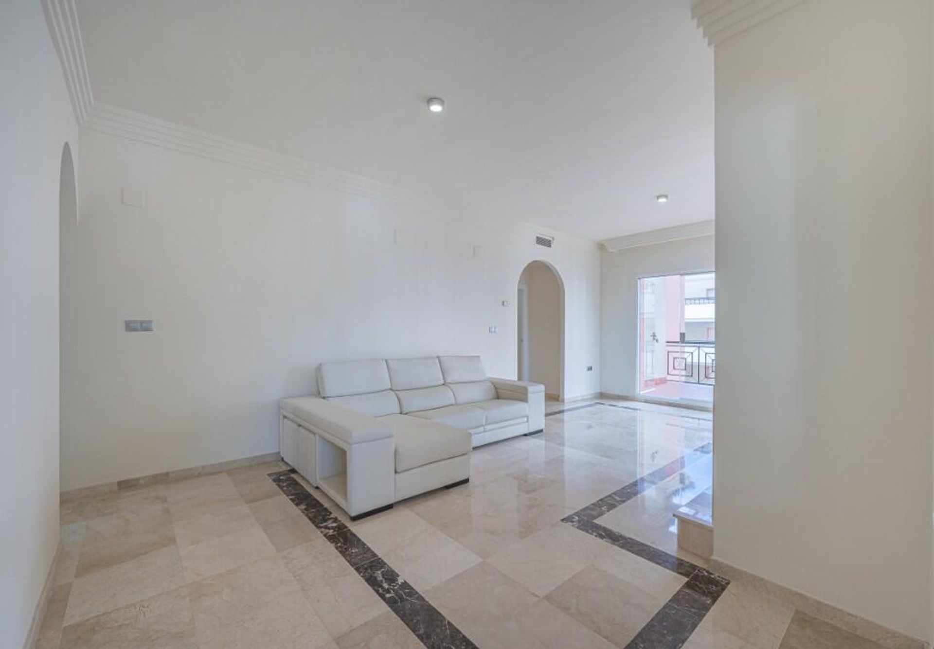 Condominium in Marbella, Andalucía 11733227