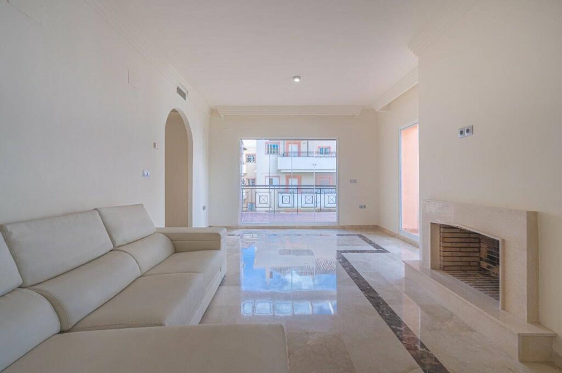 Condominium in Marbella, Andalucía 11733227