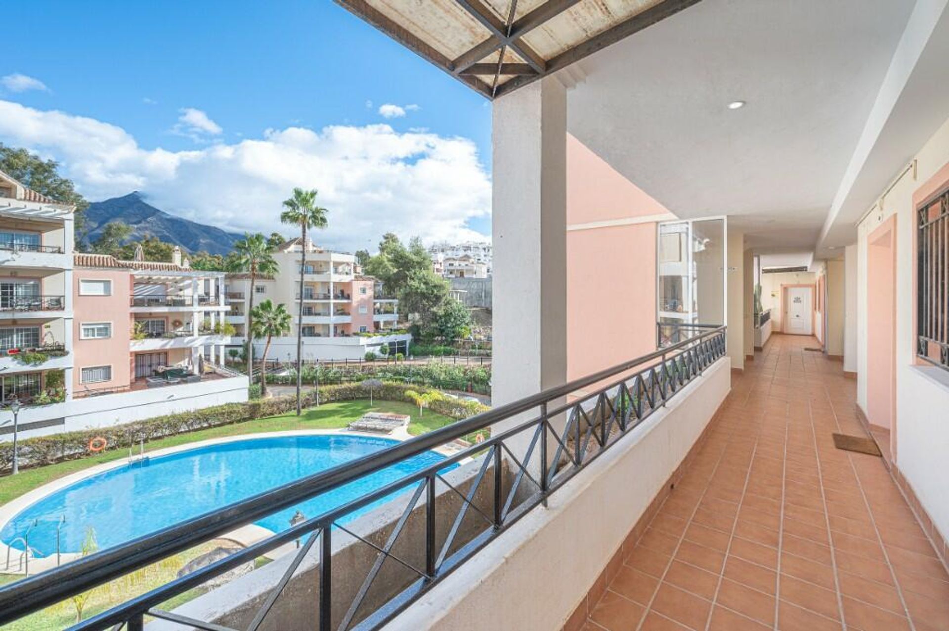 Condominium in Marbella, Andalucía 11733227