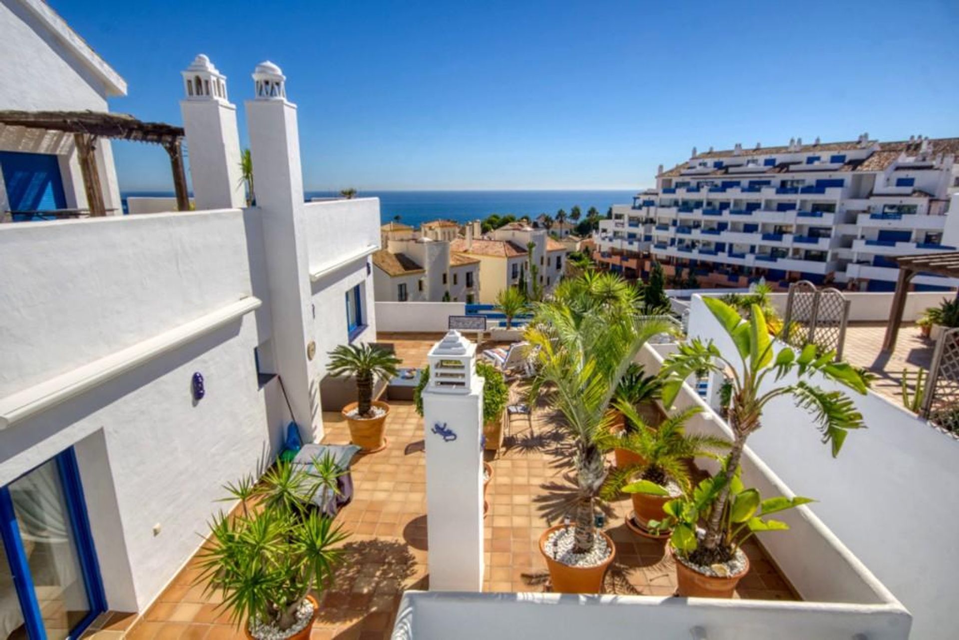 Condominio nel Puerto de la Duquesa, Andalusia 11733340