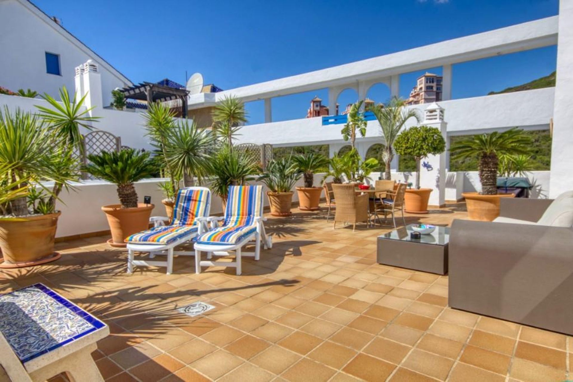 Condominio nel Puerto de la Duquesa, Andalusia 11733340