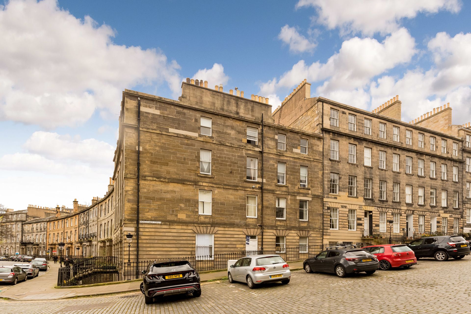 Condominium in Edinburgh, Edinburgh, stad 11734365