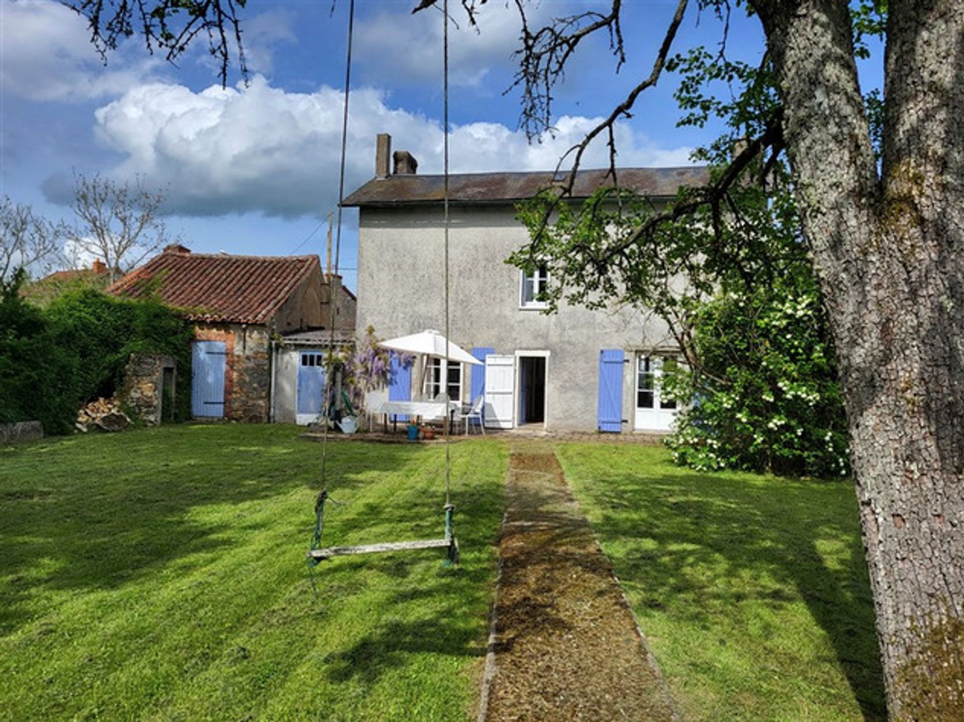 жилой дом в Lathus-Saint-Rémy, Nouvelle-Aquitaine 11734854