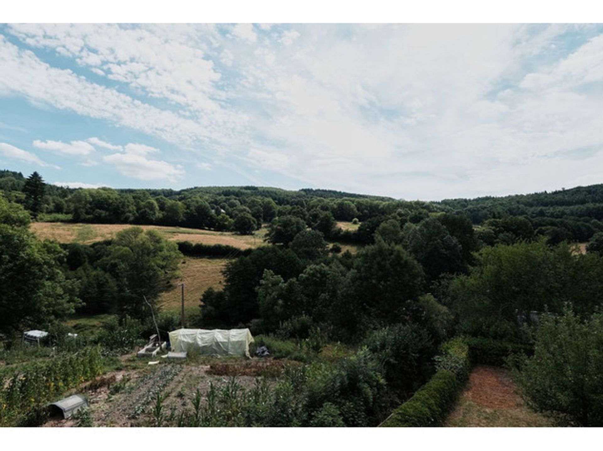 بيت في Anost, Bourgogne-Franche-Comté 11734855