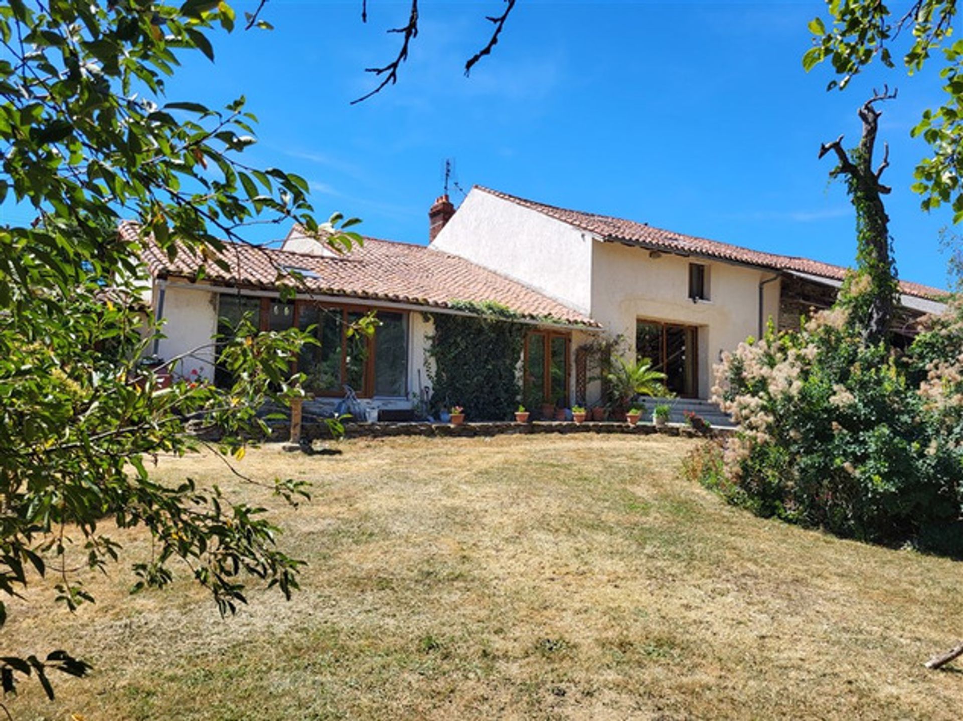 Huis in Val-d'Oire-et-Gartempe, Nouvelle-Aquitaine 11734857