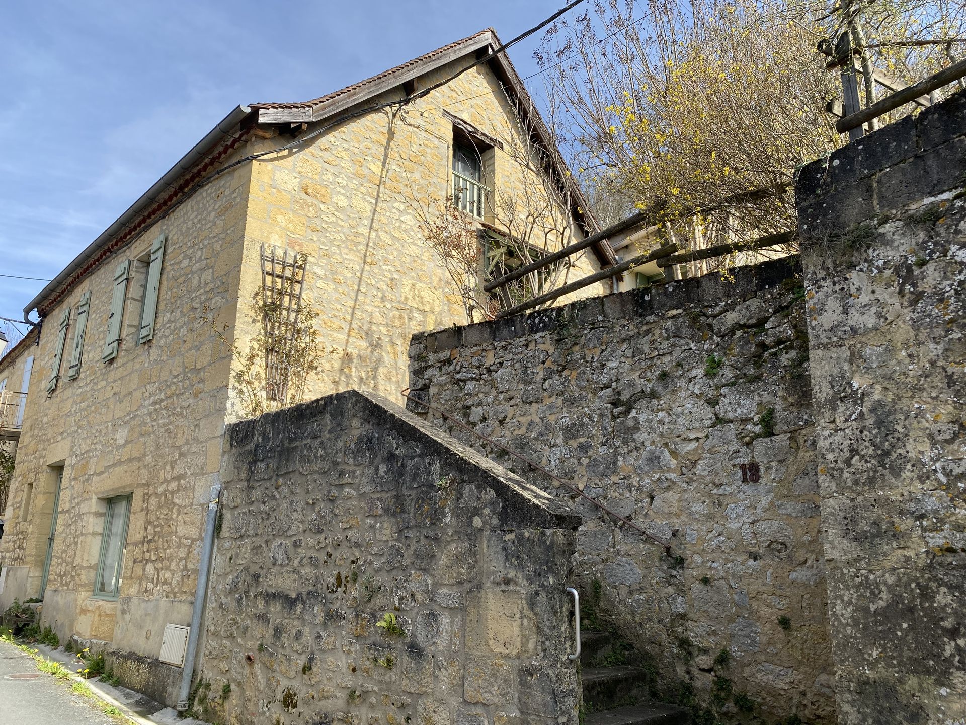 Rumah di Couze-et-Saint-Front, Nouvelle-Aquitaine 11736819