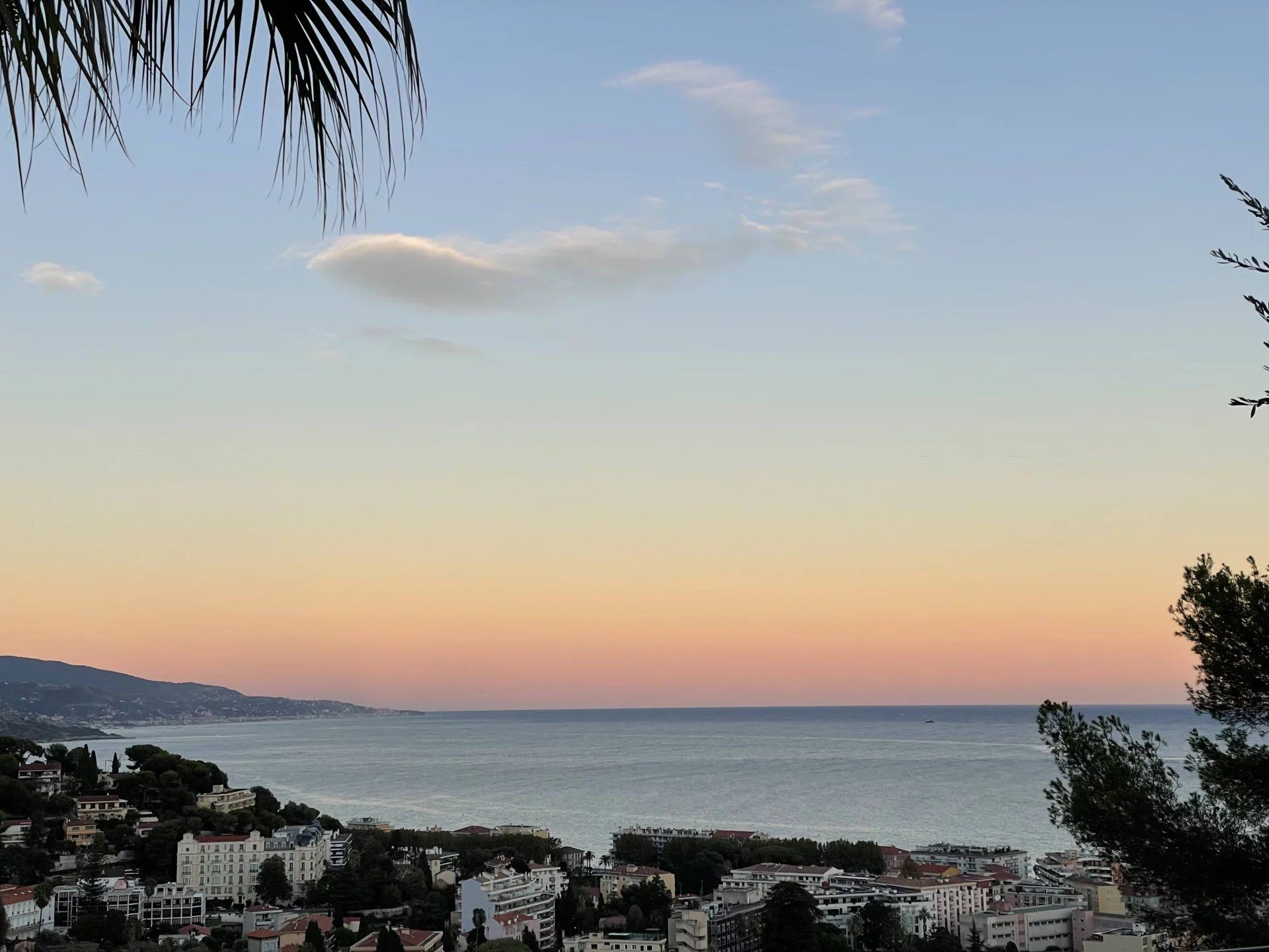 Talo sisään Menton, Provence-Alpes-Côte d'Azur 11737229