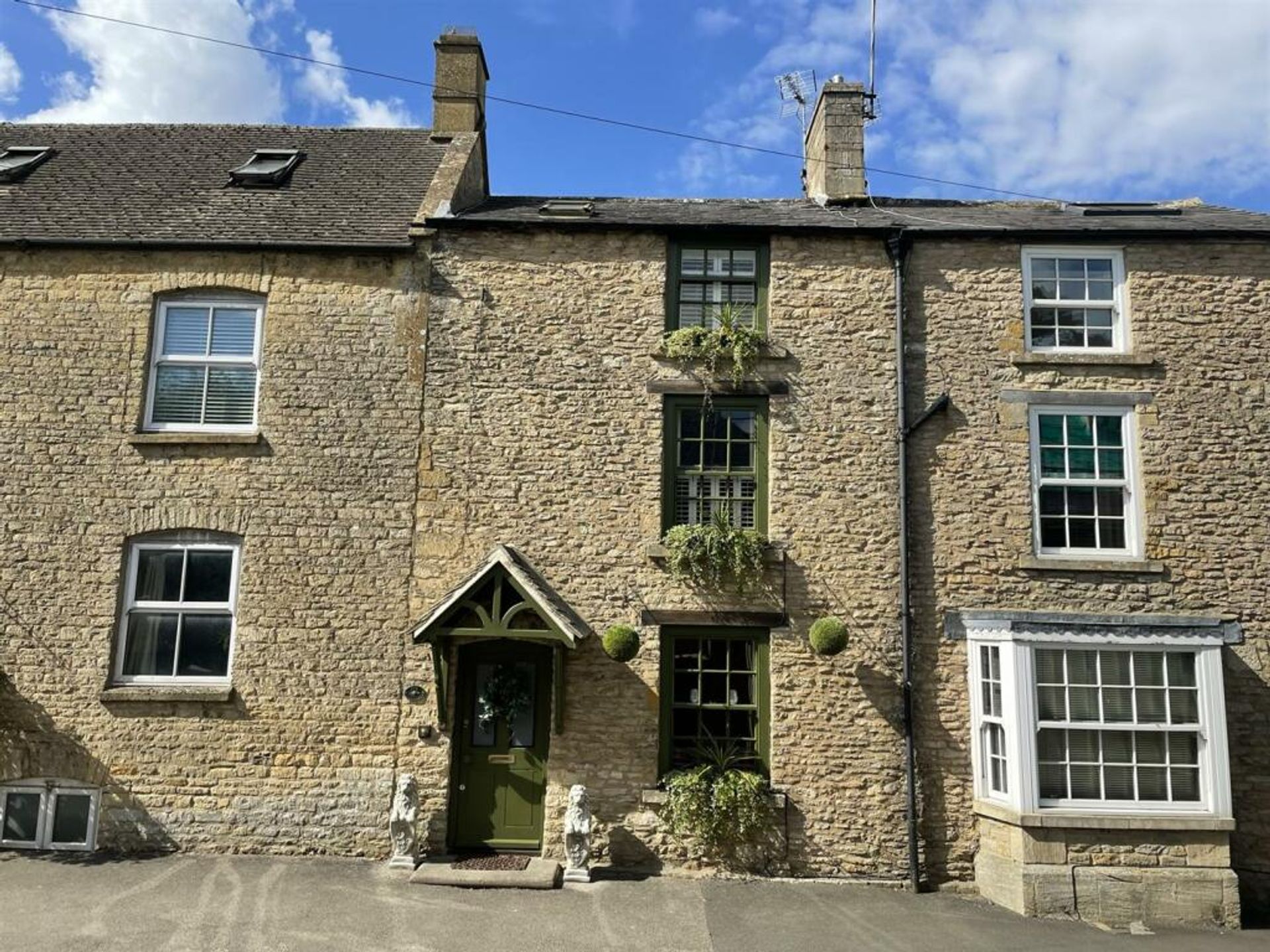 House in Stow-on-the-Wold, England 11738008