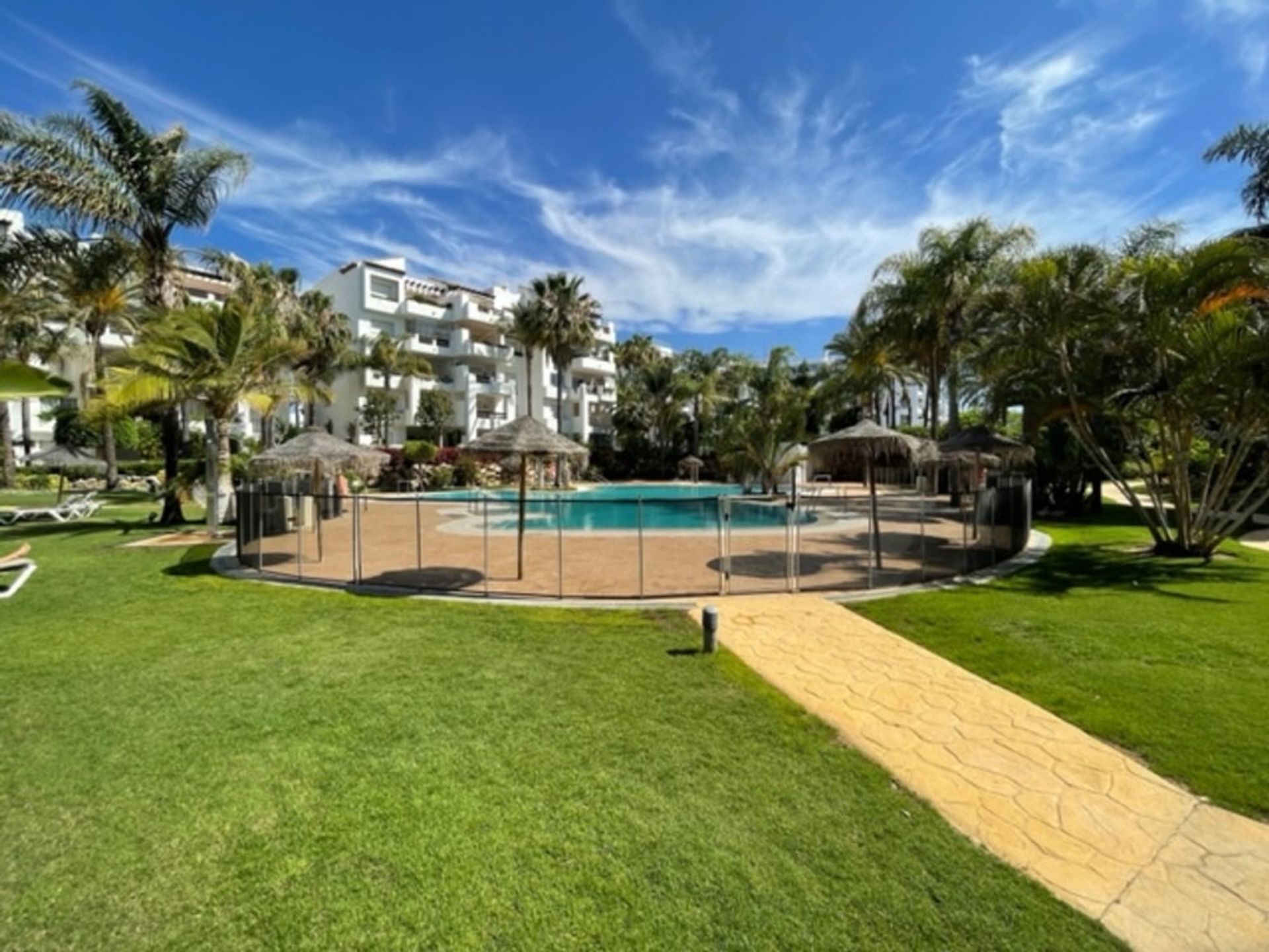 Condominio nel Estepona, Andalusia 11738620