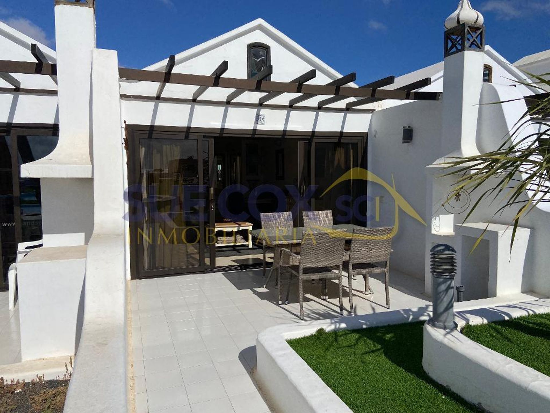 Talo sisään Costa Teguise, 18 Avenida de las Islas Canarias 11748619