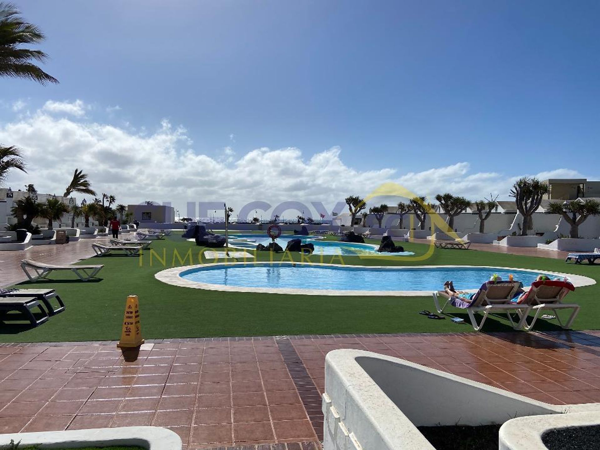 Talo sisään Costa Teguise, 18 Avenida de las Islas Canarias 11748619