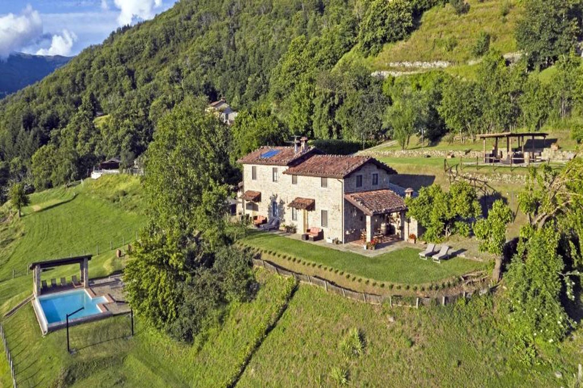 بيت في Castelnuovo di Garfagnana, Tuscany 11748749