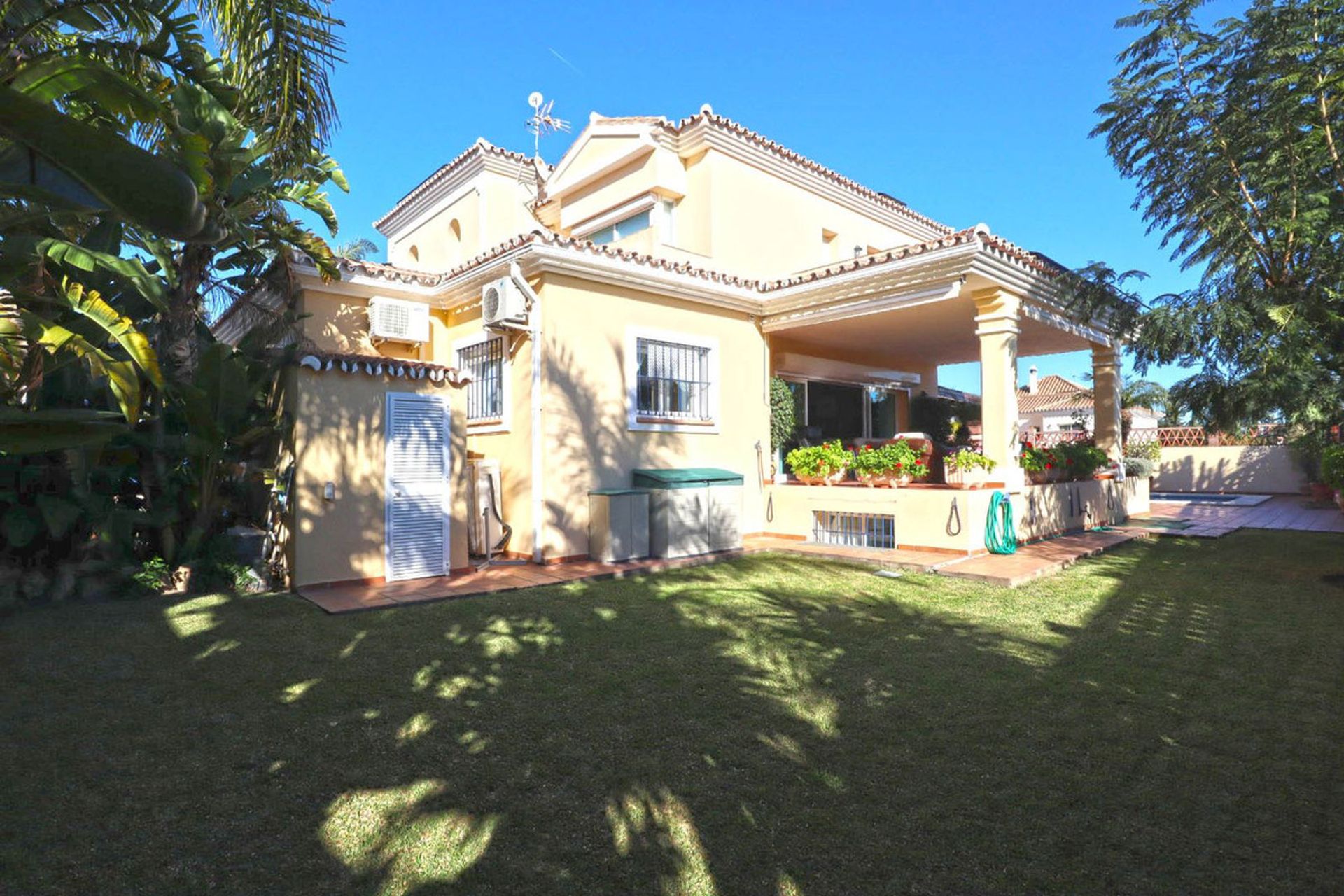 Talo sisään Marbella, Andalucía 11750696