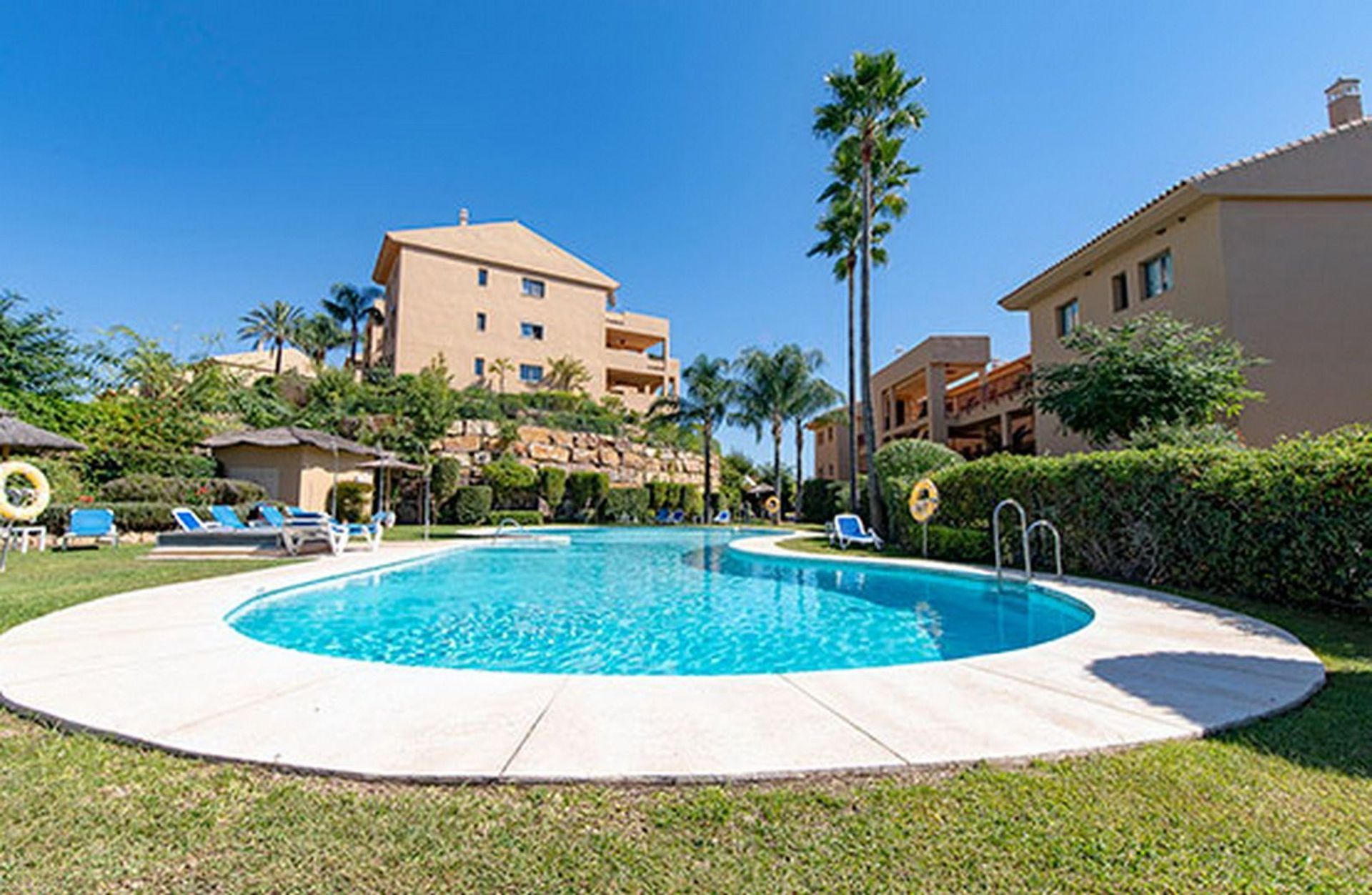 Condominium in Estepona, Andalucía 11750881