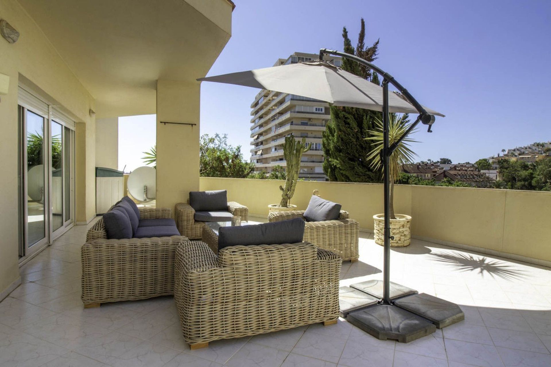 Condominium dans Benalmádena, Andalousie 11750892