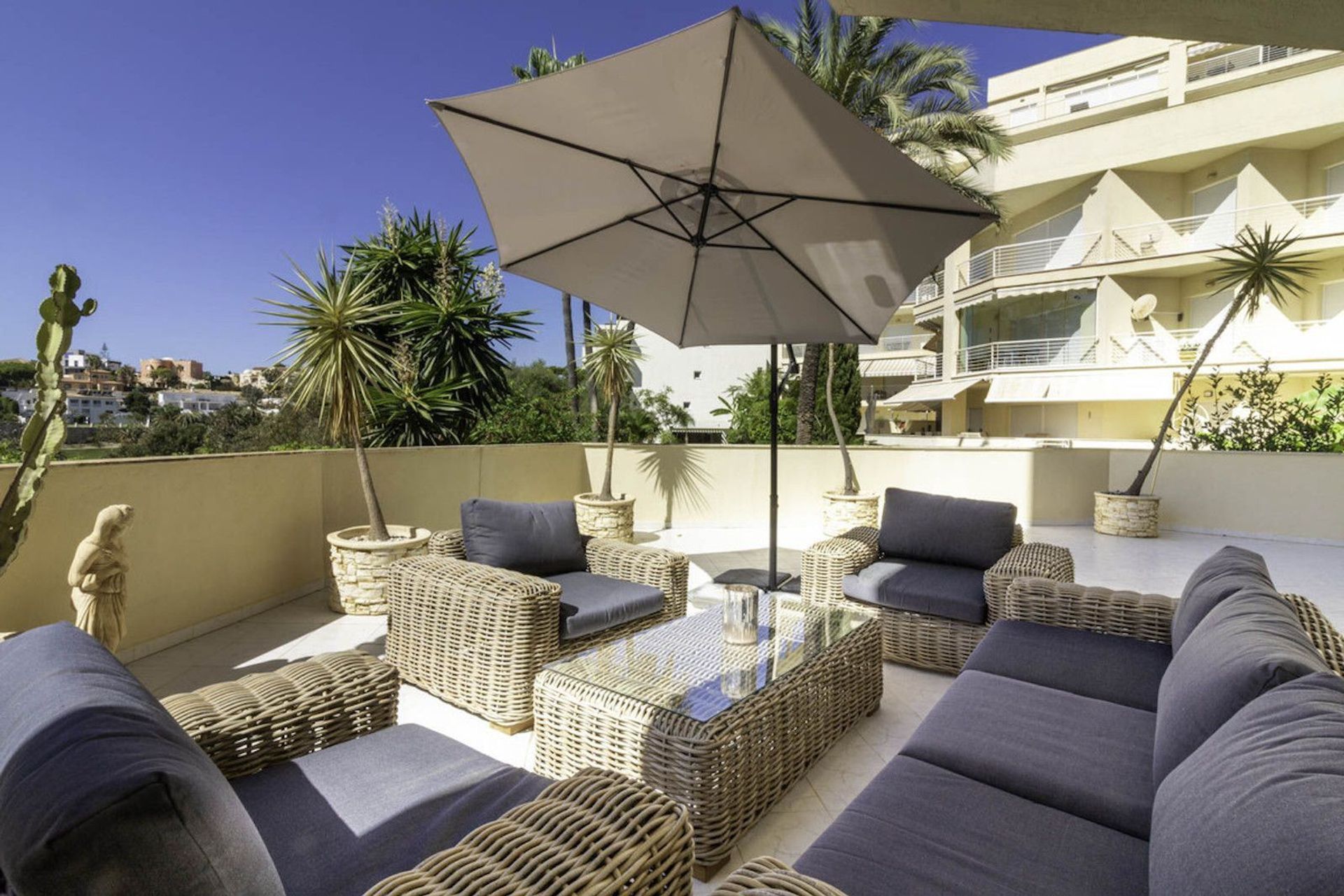 Condominium dans Benalmádena, Andalousie 11750892