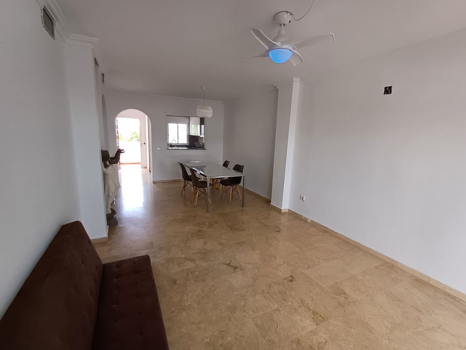 Condominium in Estepona, Andalusia 11751030