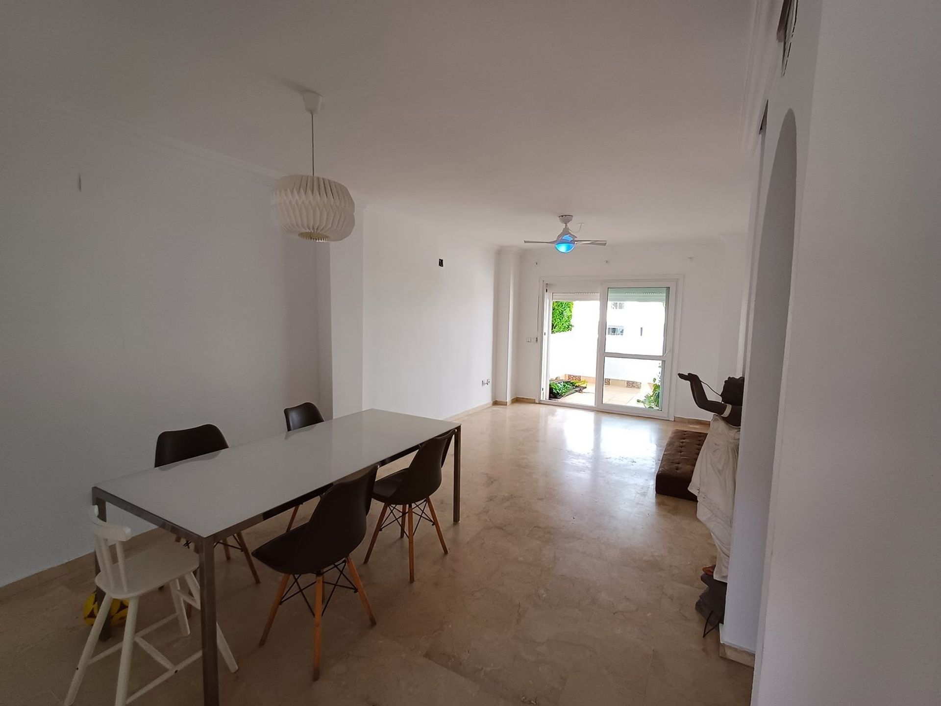 Condominium in Estepona, Andalusia 11751030