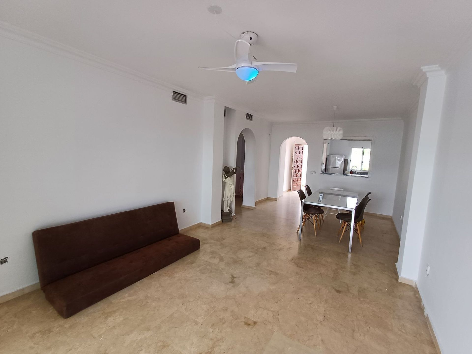 Condominium in Estepona, Andalusia 11751030