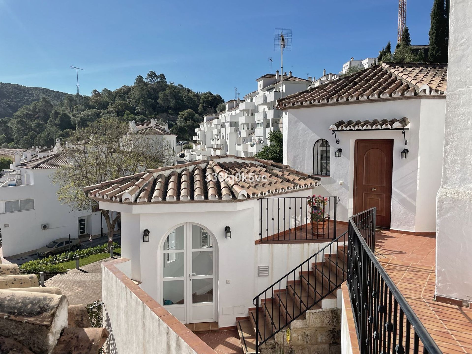 Condominium in Benahavis, Andalusia 11751797