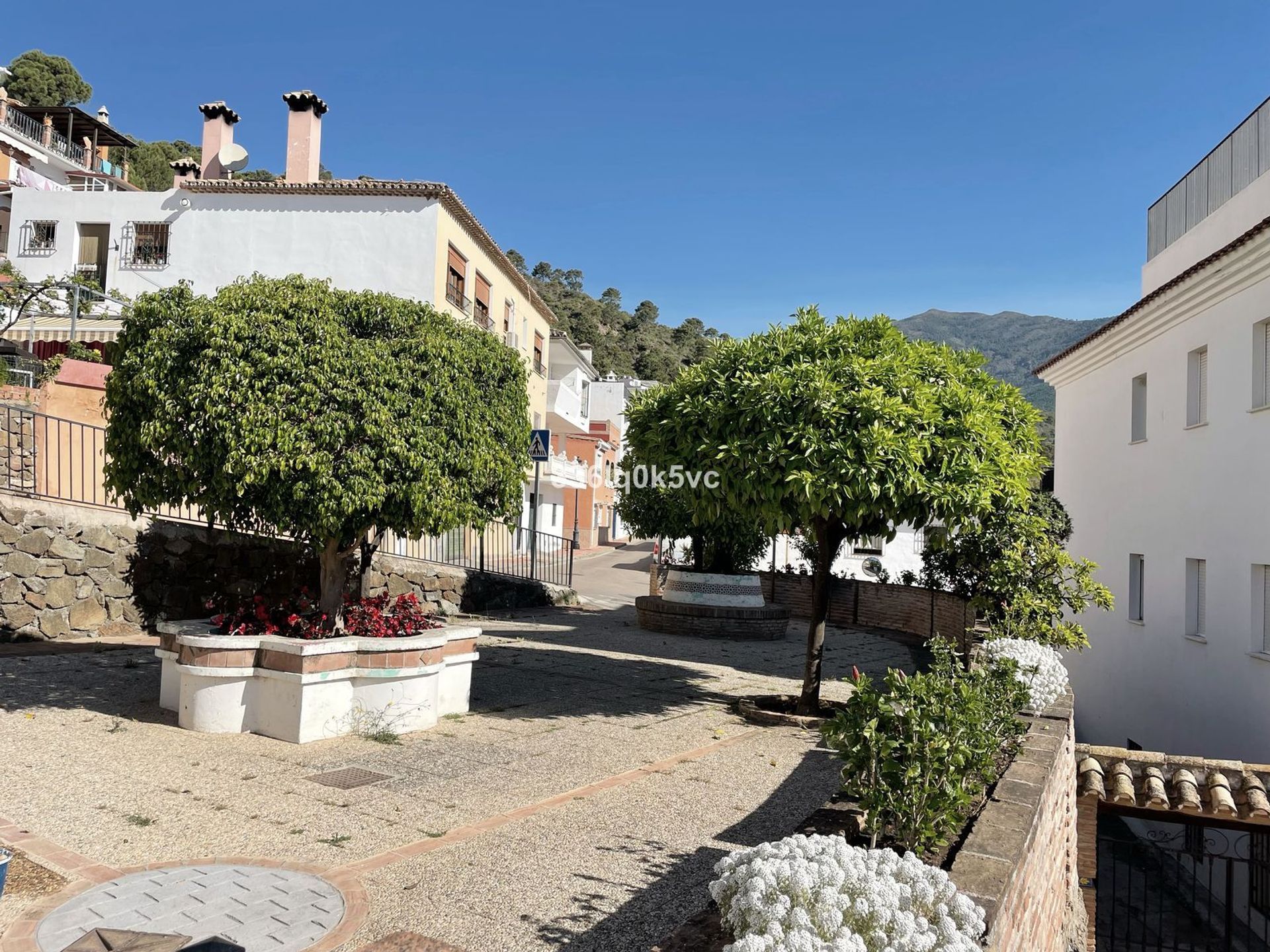 Condominium in Benahavis, Andalusia 11751797