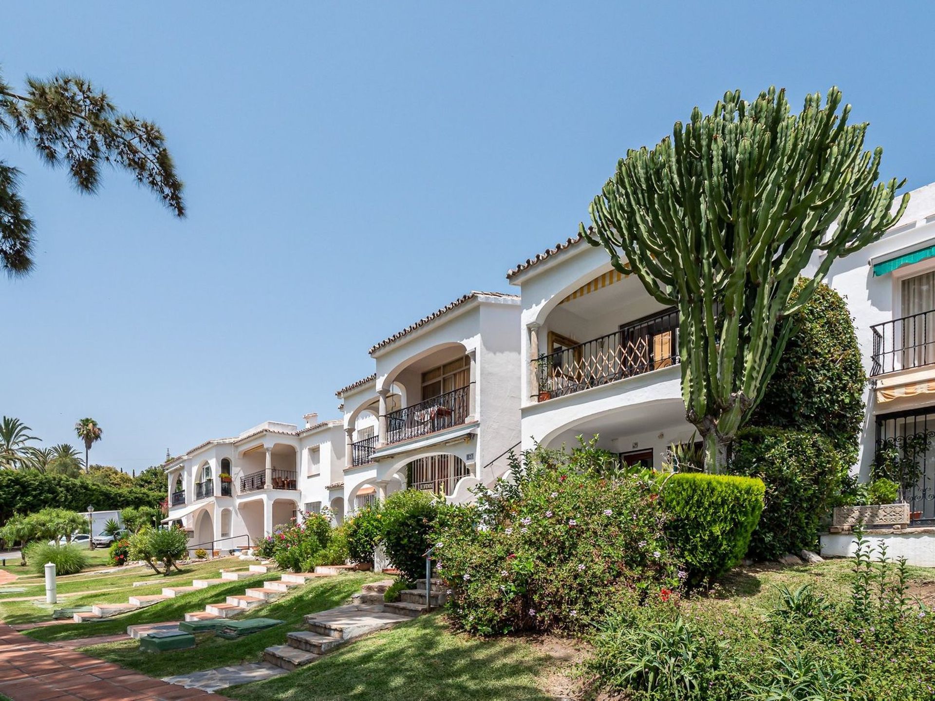 rumah dalam San Pedro de Alcantara, Andalusia 11751825