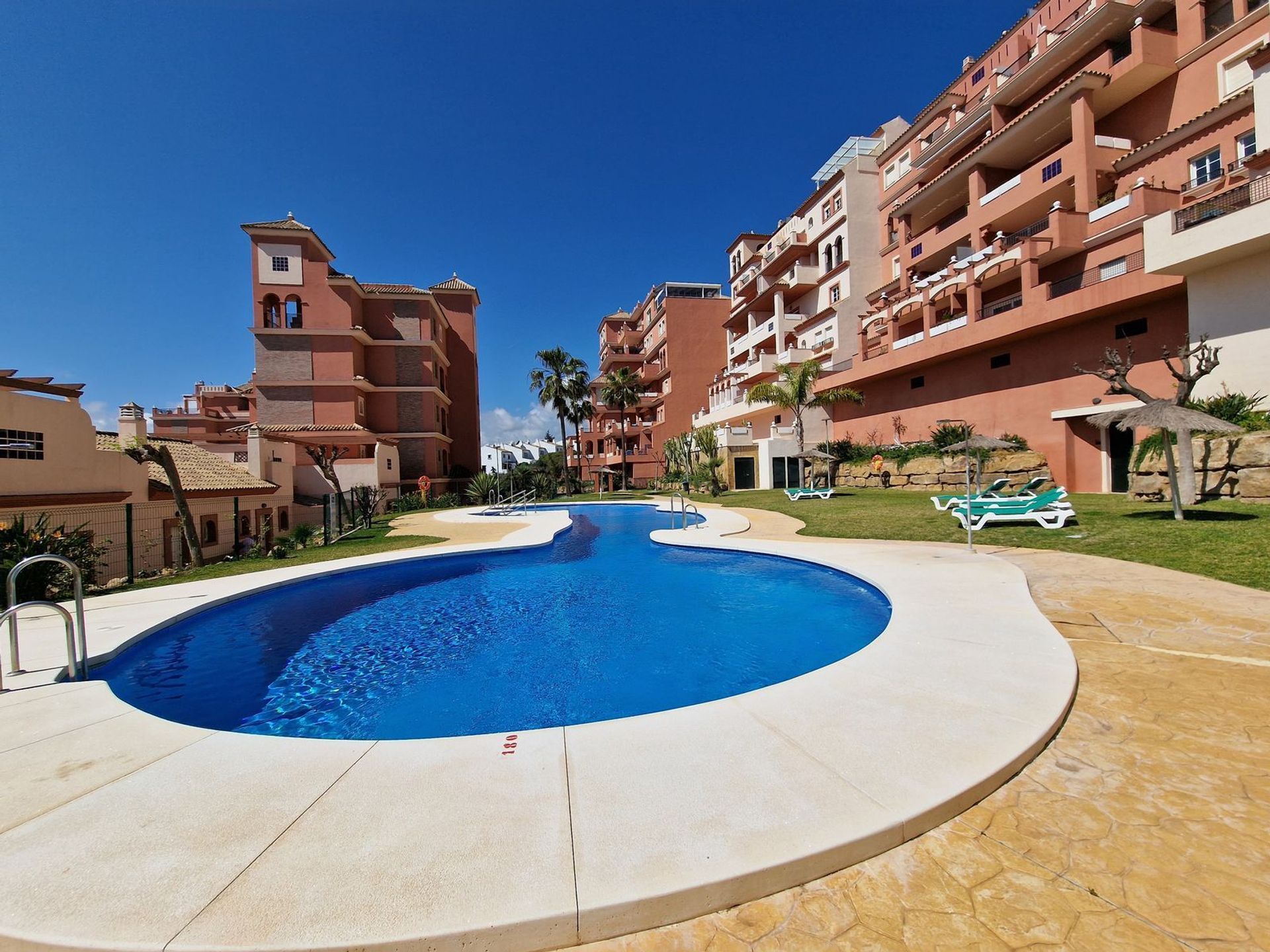 Condominium in Castillo de Sabinillas, Andalusia 11751851