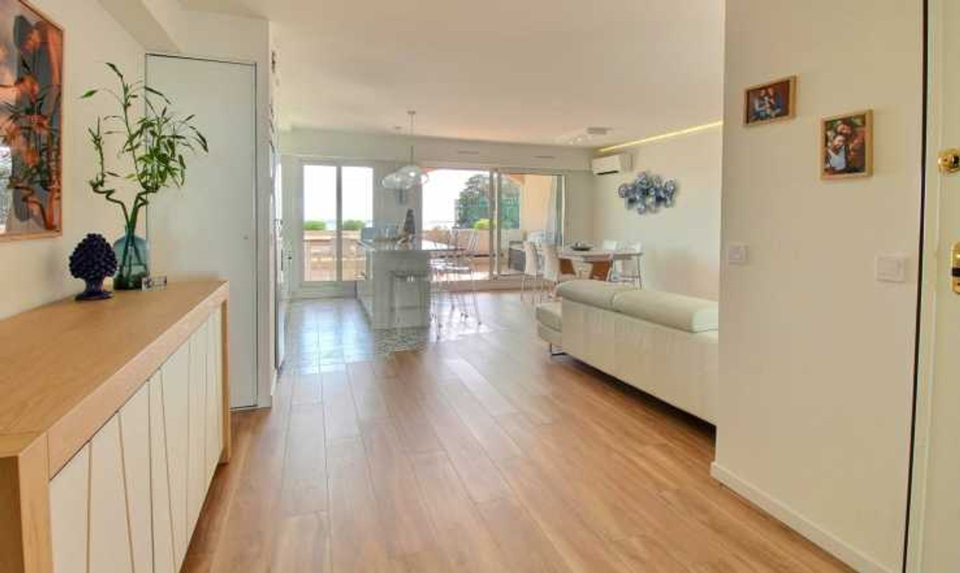 Condominium in Mandelieu-La Napoule, Provence-Alpes-Côte d'Azur 11752078