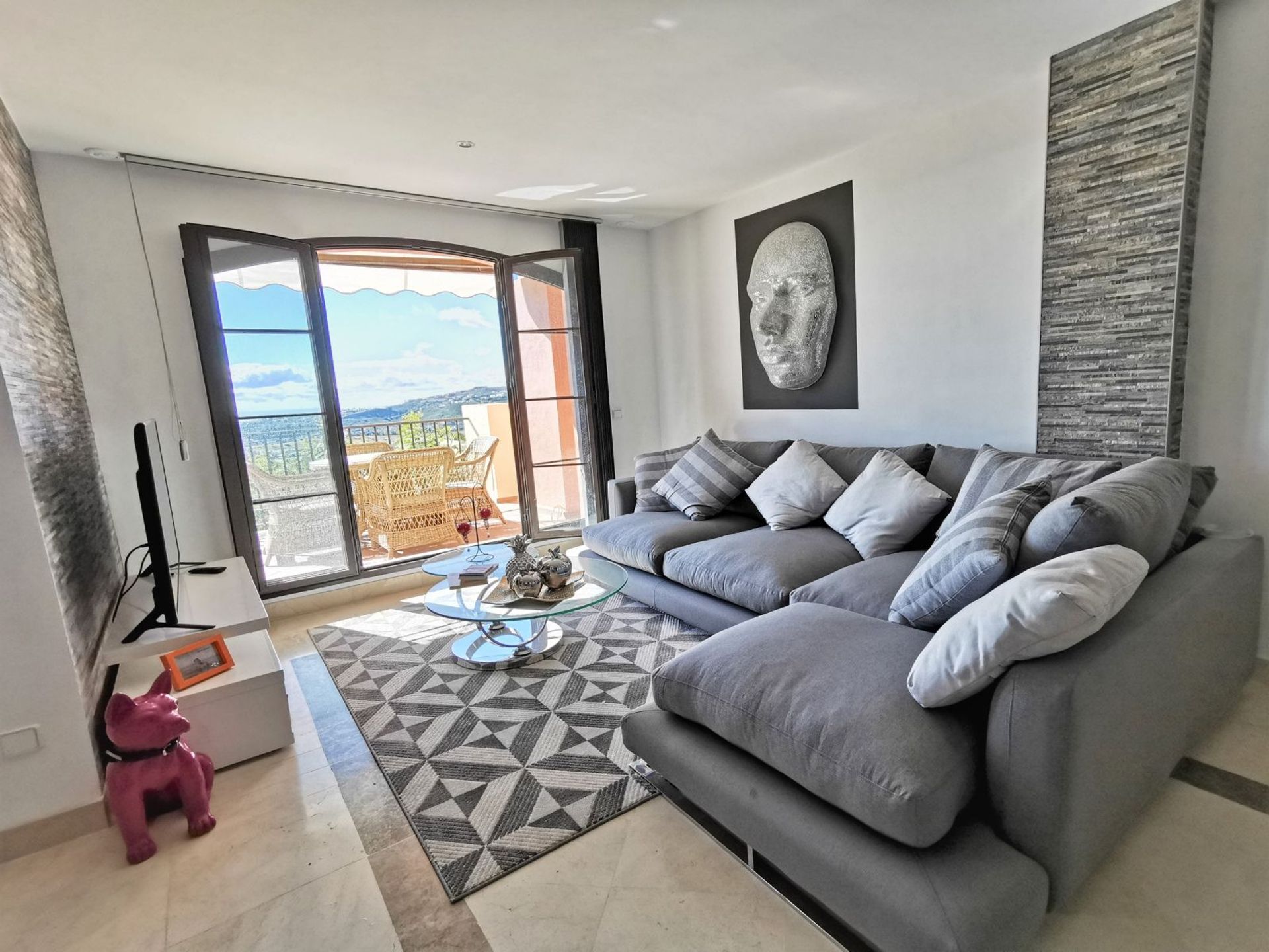 Condominium in Benahavis, Andalusia 11752327