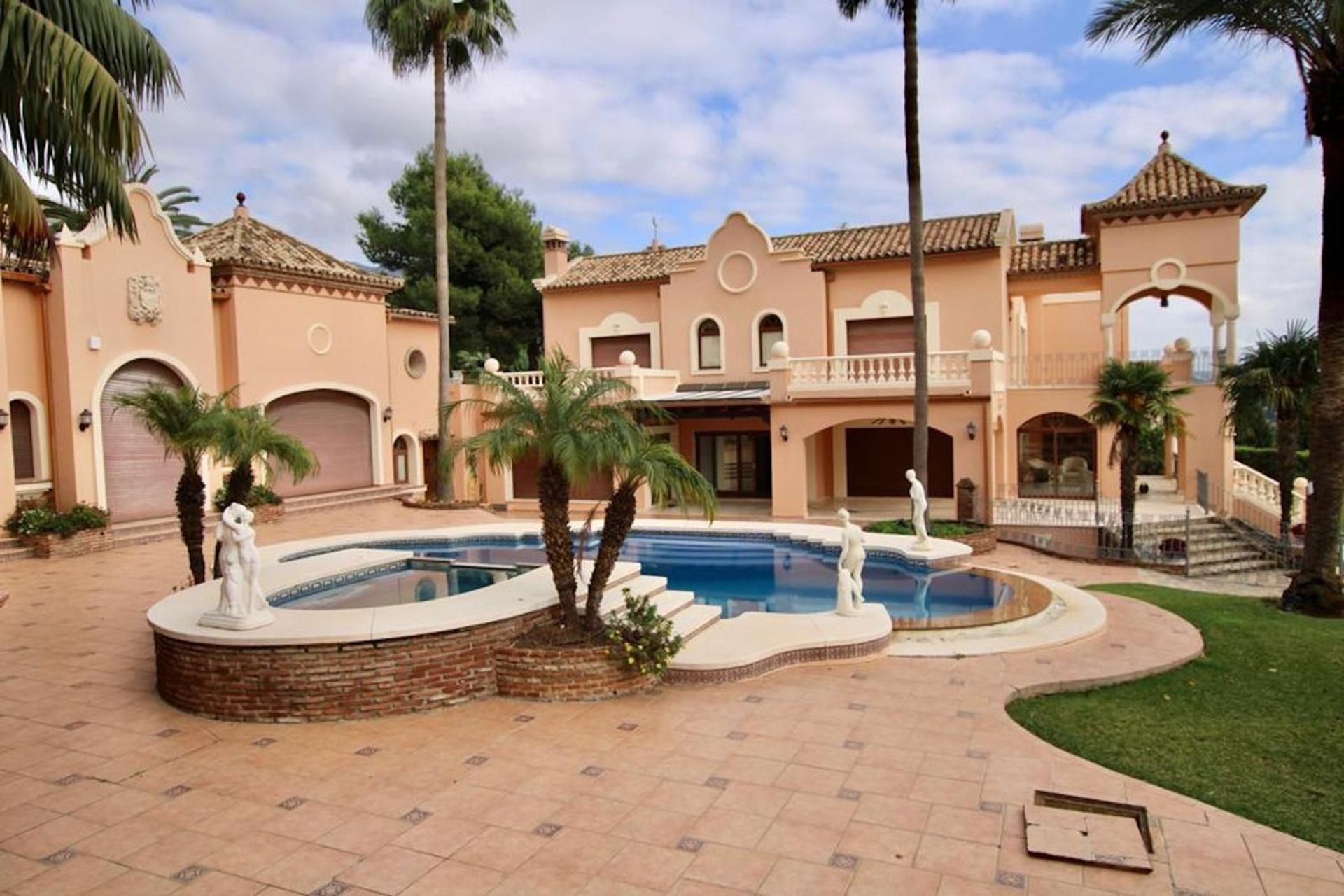 House in Marbella, Andalusia 11752468