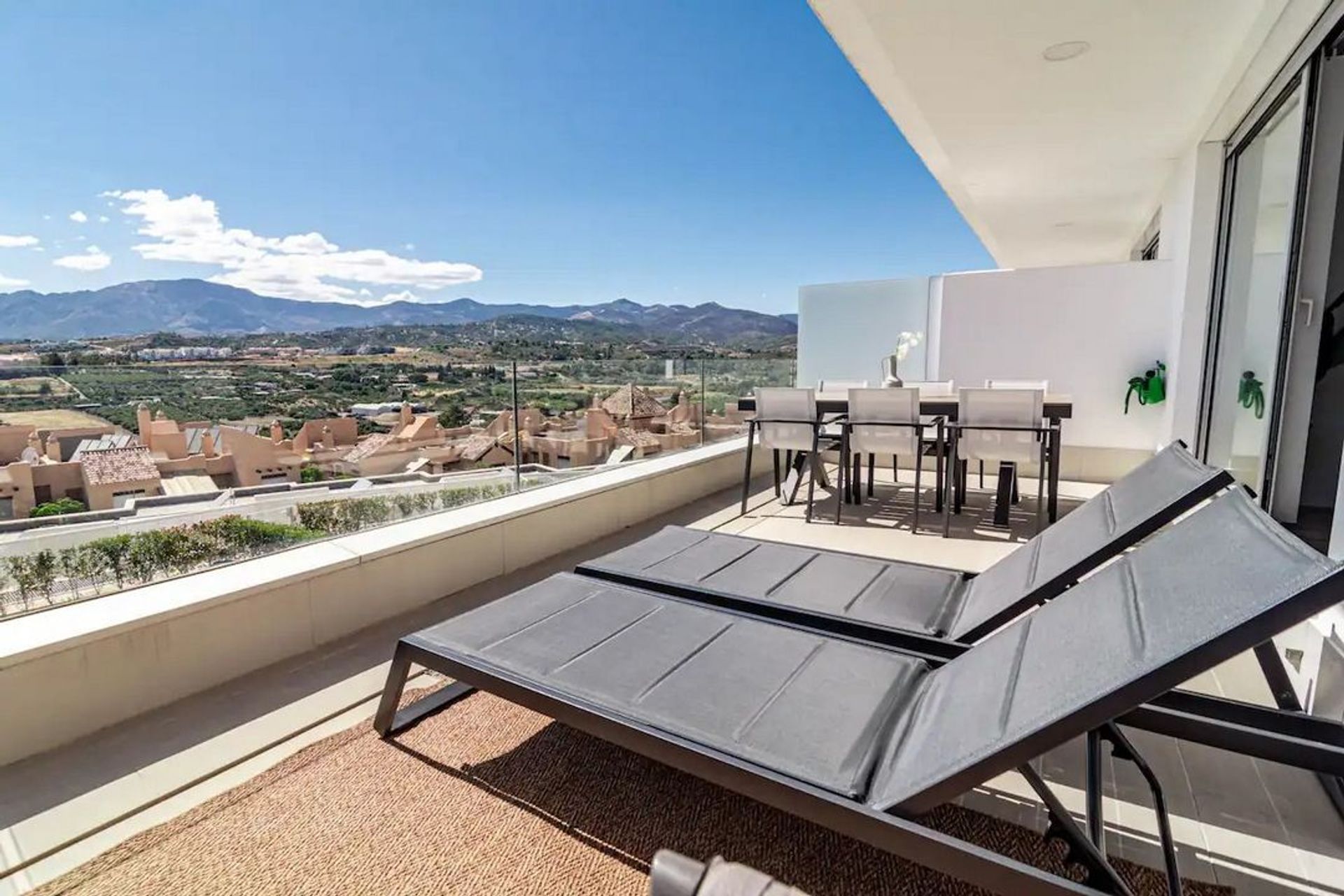 Condominium in Benahavis, Andalusia 11752535