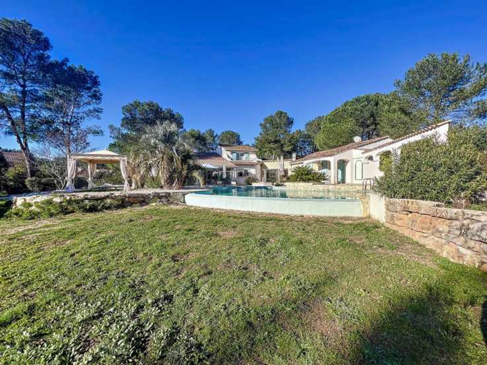 Dom w Puget-sur-Argens, Provence-Alpes-Cote d'Azur 11752667