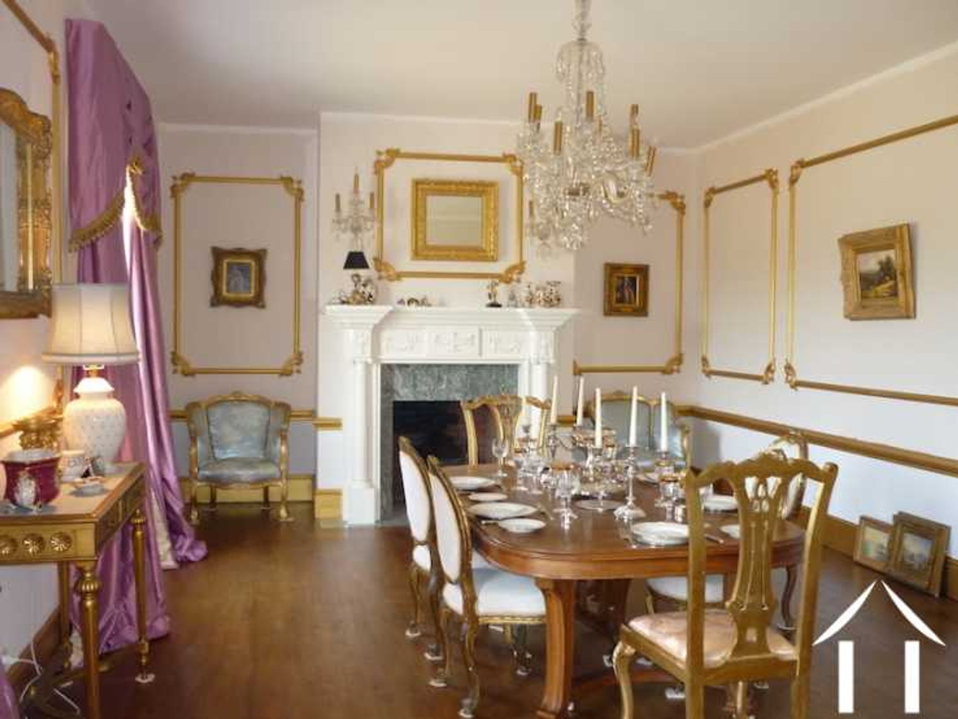 Haus im Charolles, Bourgogne-Franche-Comte 11752732