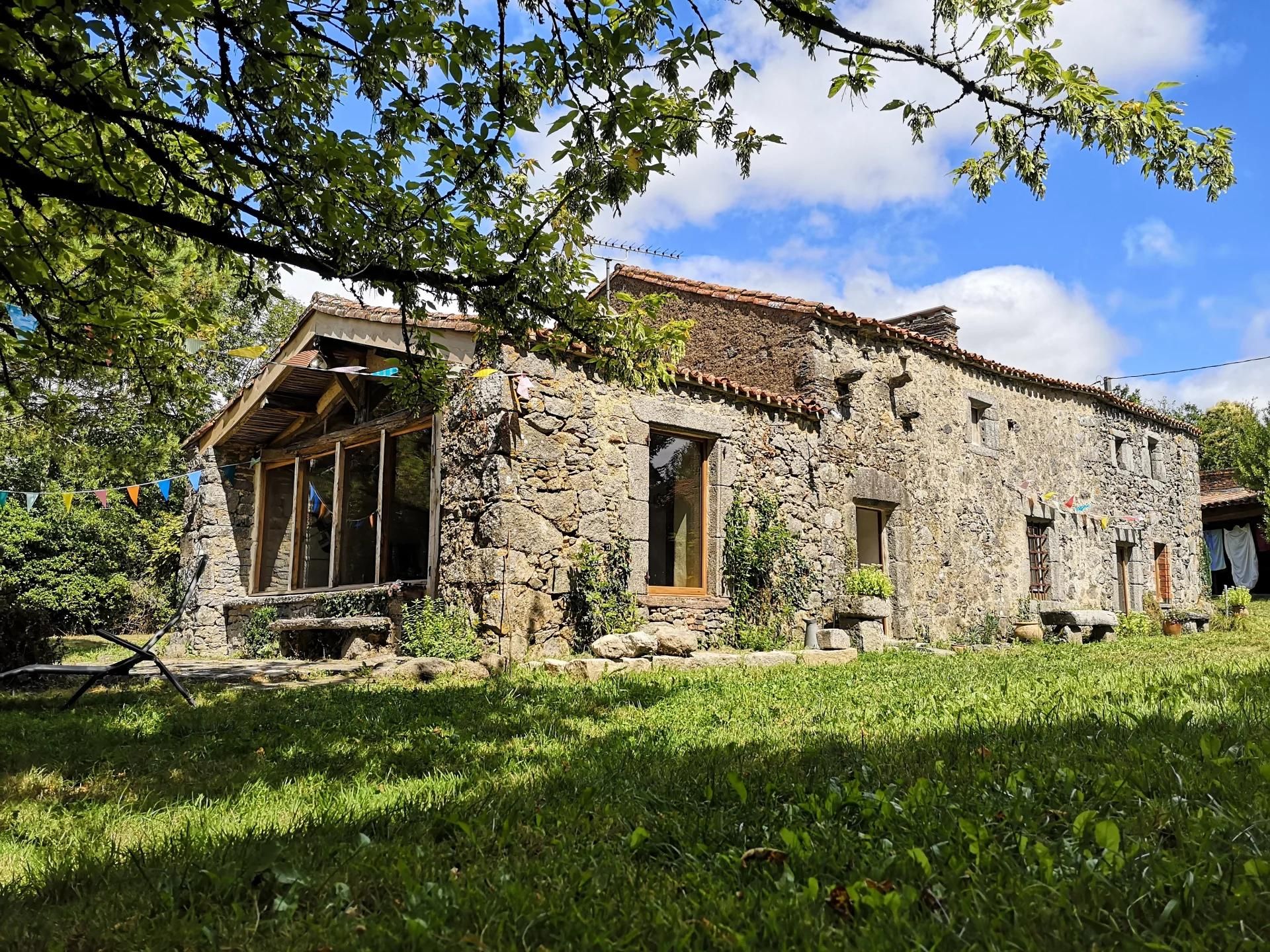 casa no La Chataigneraie, País do Loire 11752911