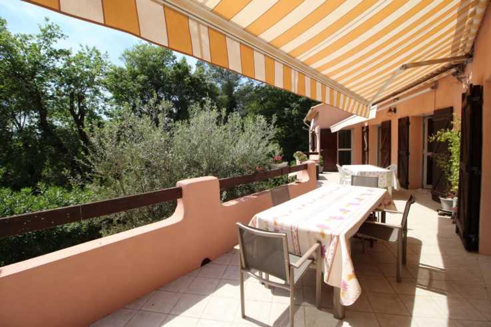 Hus i Bagnols-en-Foret, Provence-Alpes-Cote d'Azur 11752970