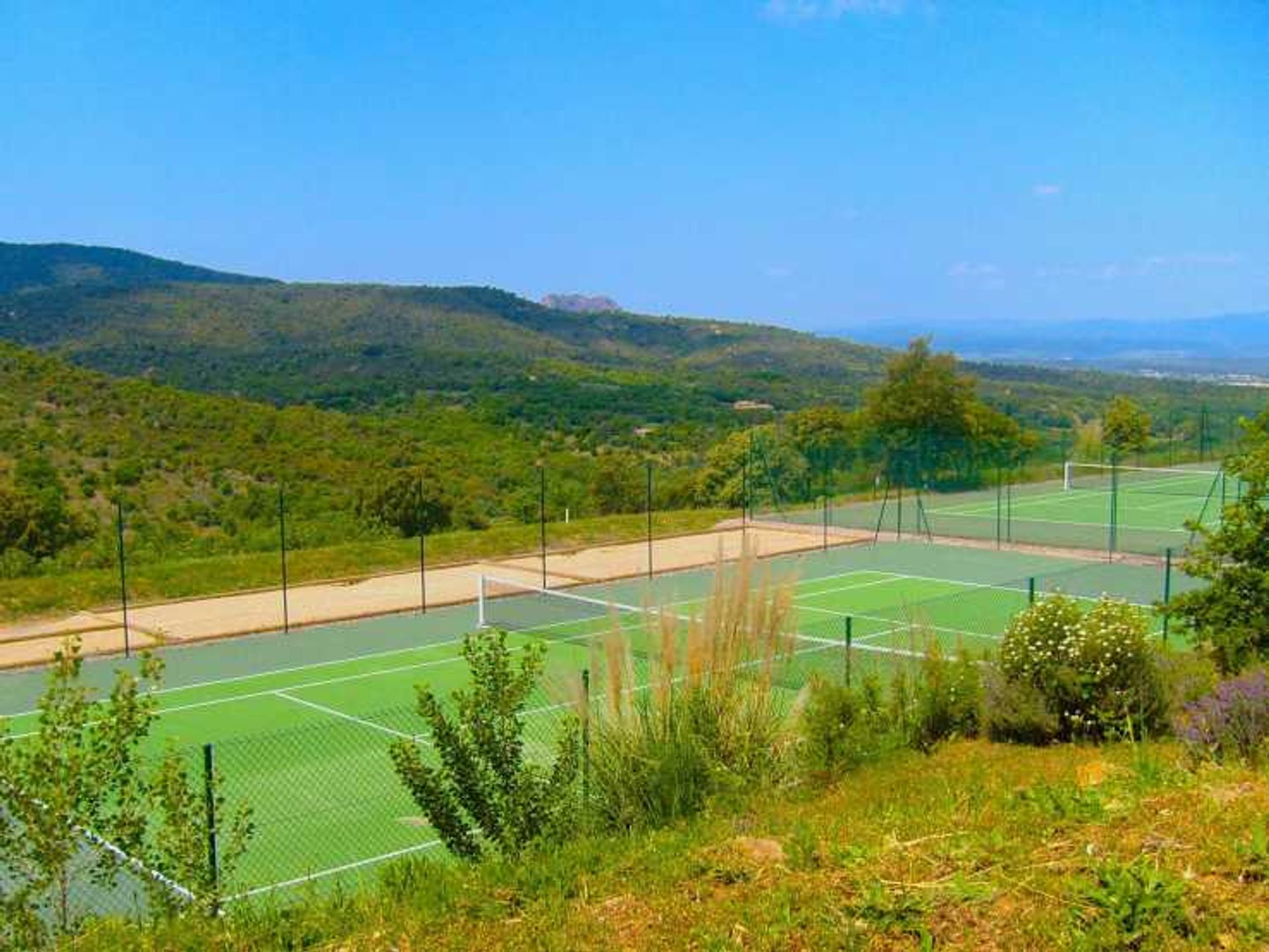 Kondominium dalam Roquebrune-sur-Argens, Provence-Alpes-Cote d'Azur 11753055