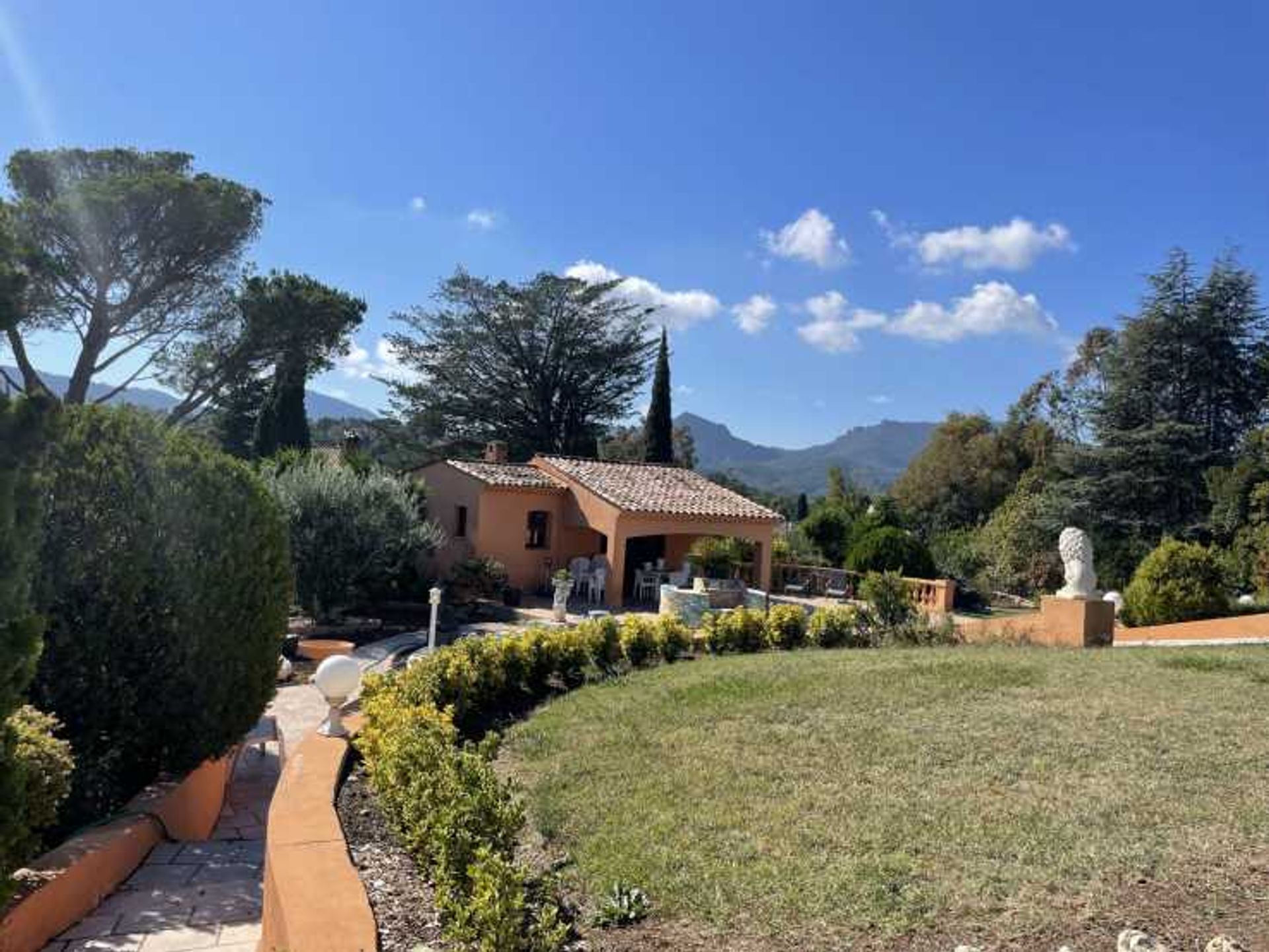 Будинок в Mandelieu-La Napoule, Provence-Alpes-Côte d'Azur 11753268