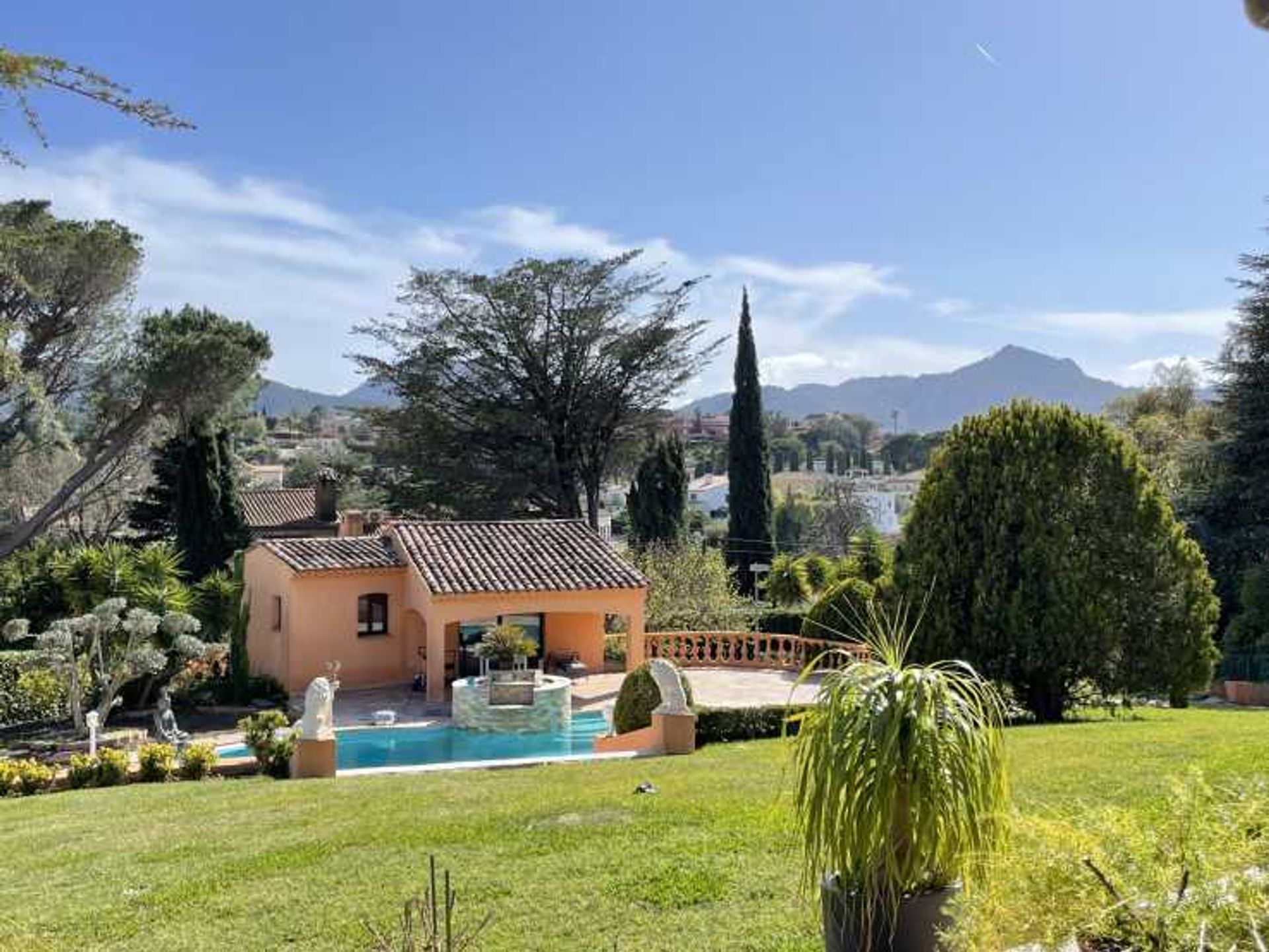 Будинок в Mandelieu-La Napoule, Provence-Alpes-Côte d'Azur 11753268