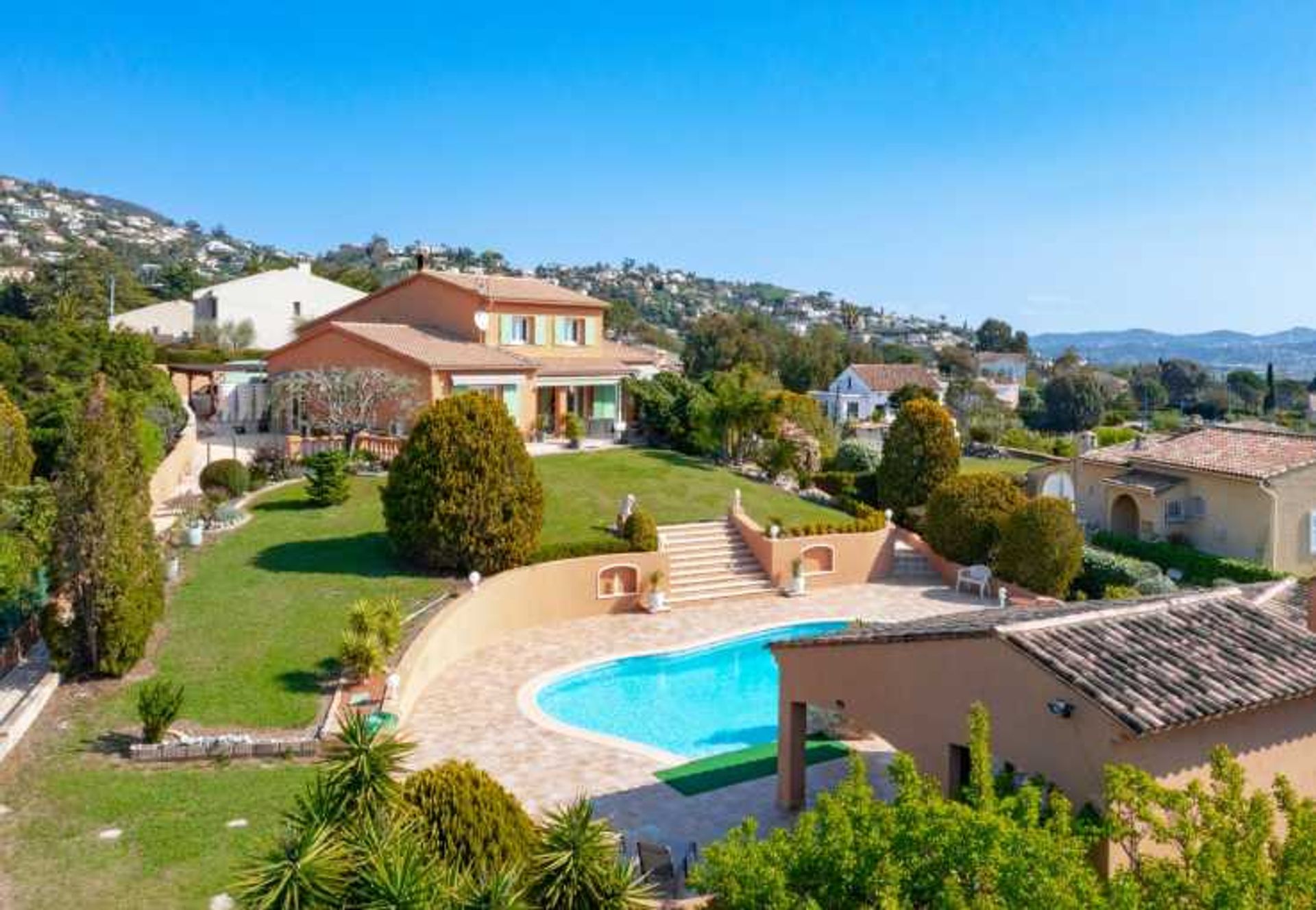 Будинок в Mandelieu-La Napoule, Provence-Alpes-Côte d'Azur 11753268