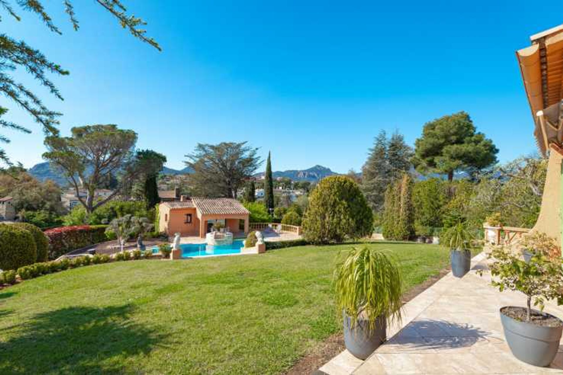 Будинок в Mandelieu-La Napoule, Provence-Alpes-Côte d'Azur 11753268