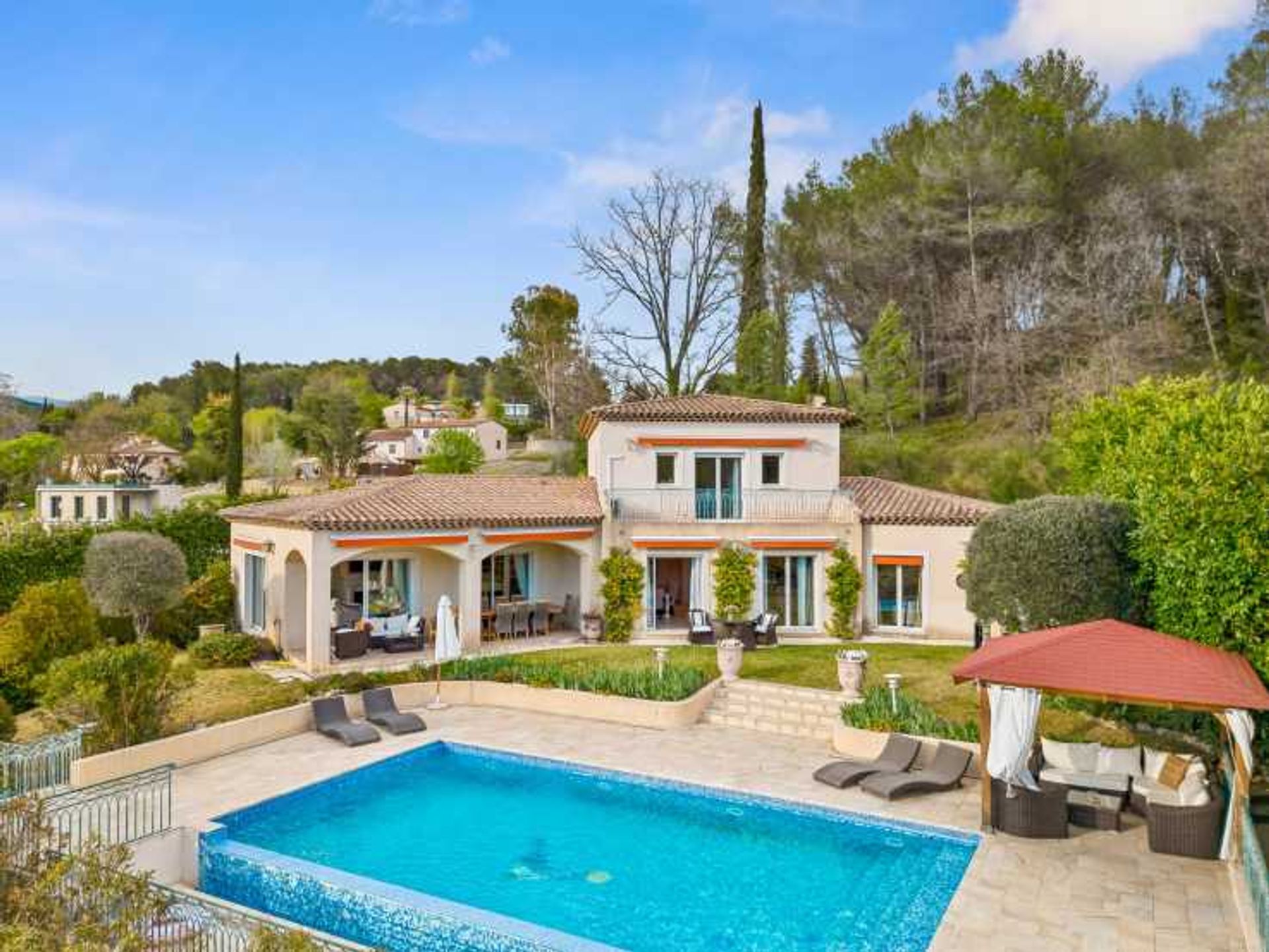 casa en Châteauneuf-Grasse, Provenza-Alpes-Costa Azul 11753270