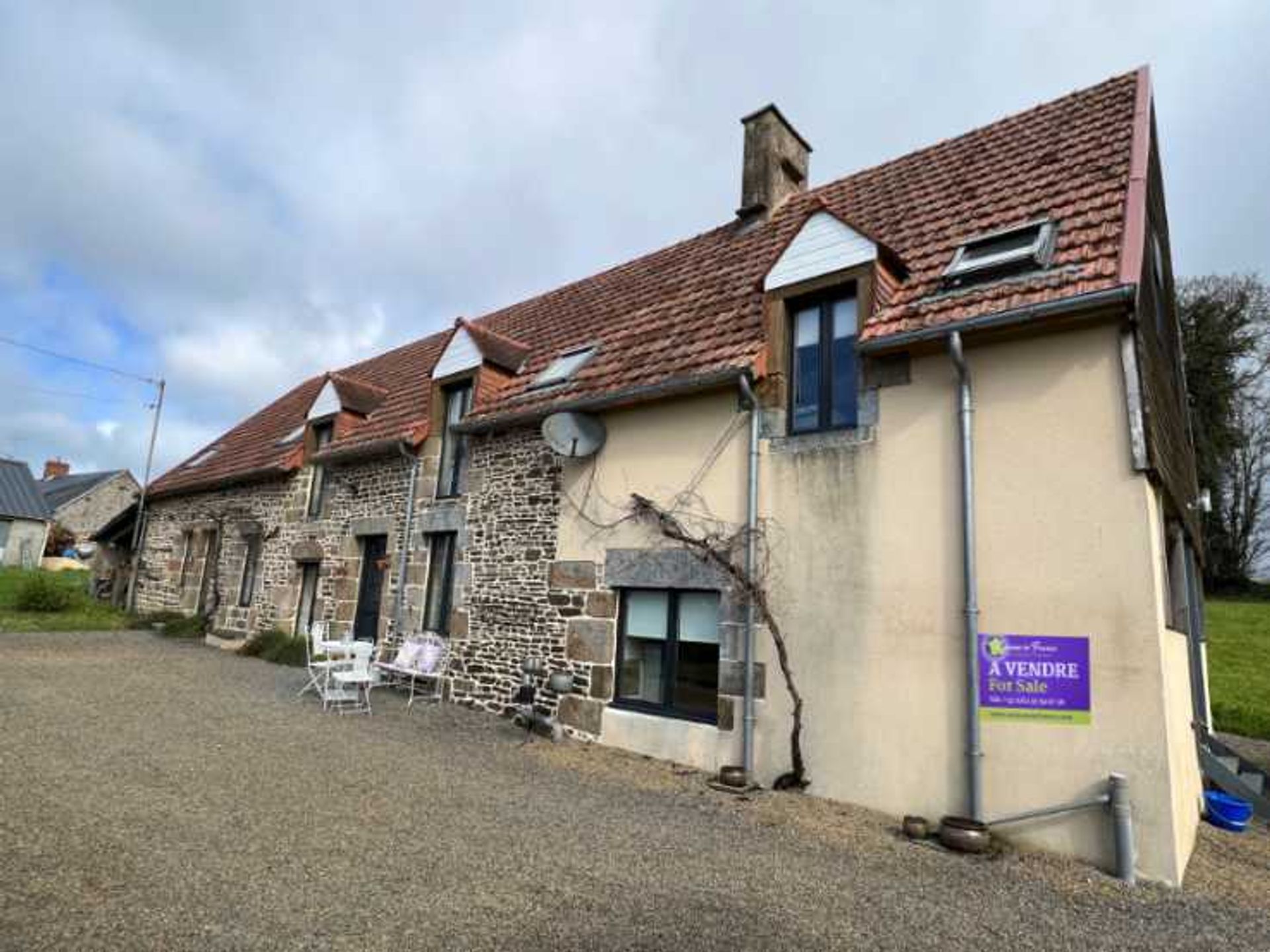 Hus i Saint-Pois, Normandie 11753282