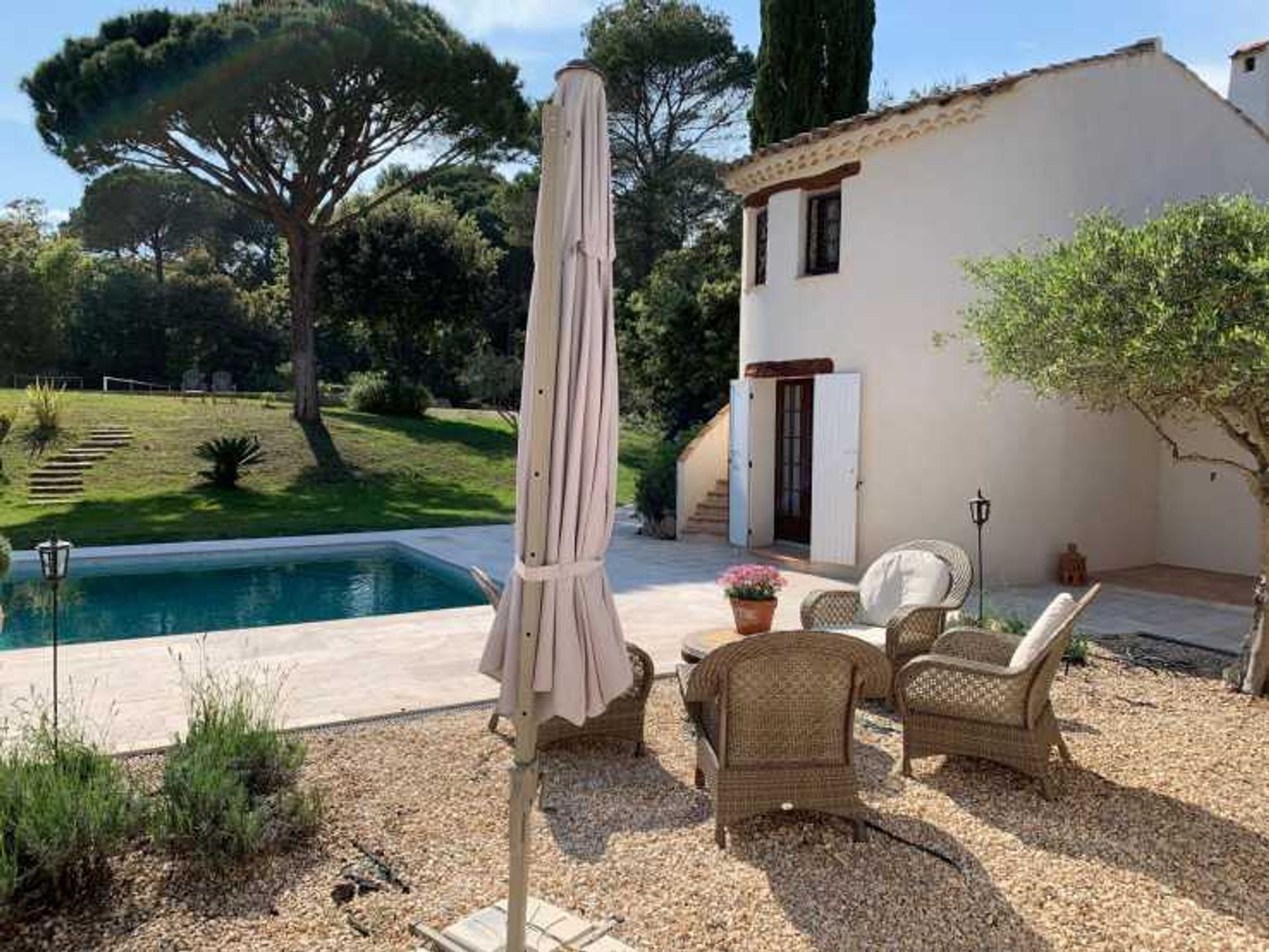 Rumah di Roquebrune-sur-Argens, Provence-Alpes-Côte d'Azur 11753339