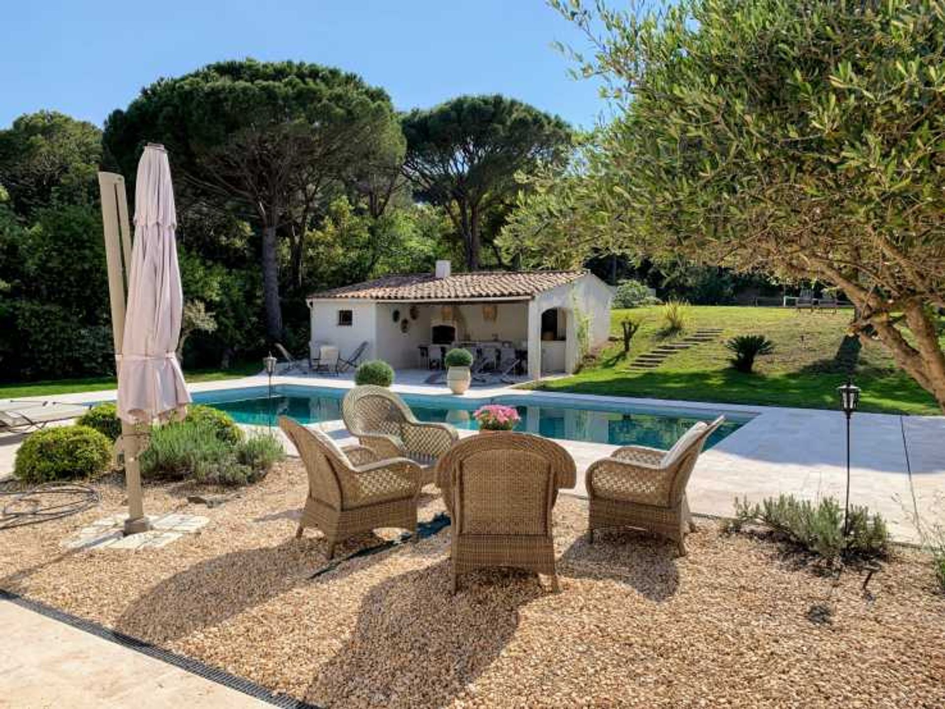 σπίτι σε Roquebrune-sur-Argens, Provence-Alpes-Côte d'Azur 11753339