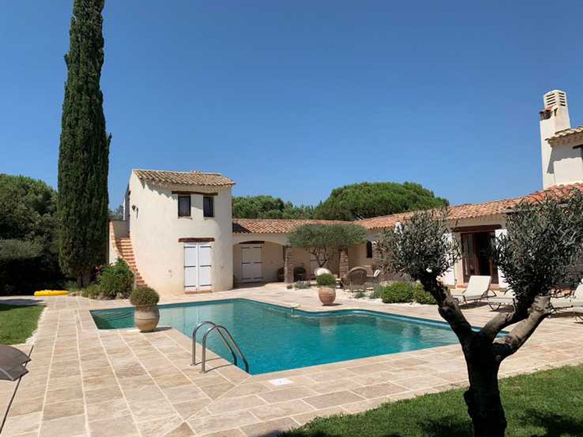 σπίτι σε Roquebrune-sur-Argens, Provence-Alpes-Côte d'Azur 11753339