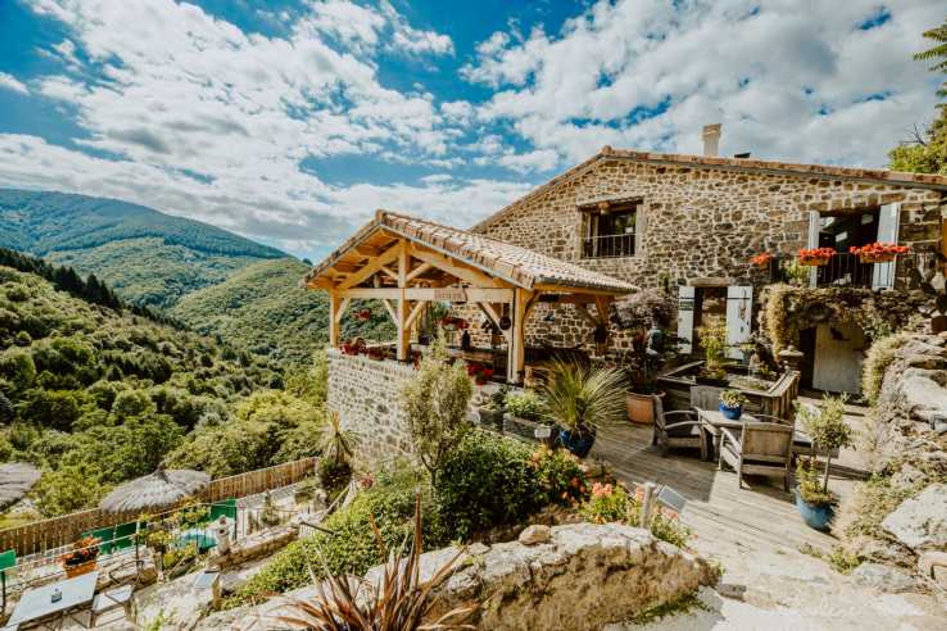 Talo sisään Vals-les-Bains, Auvergne-Rhône-Alpes 11753358