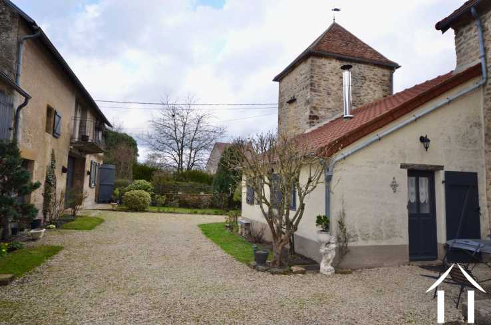 Condomínio no Vézelay, Bourgogne-Franche-Comté 11753413