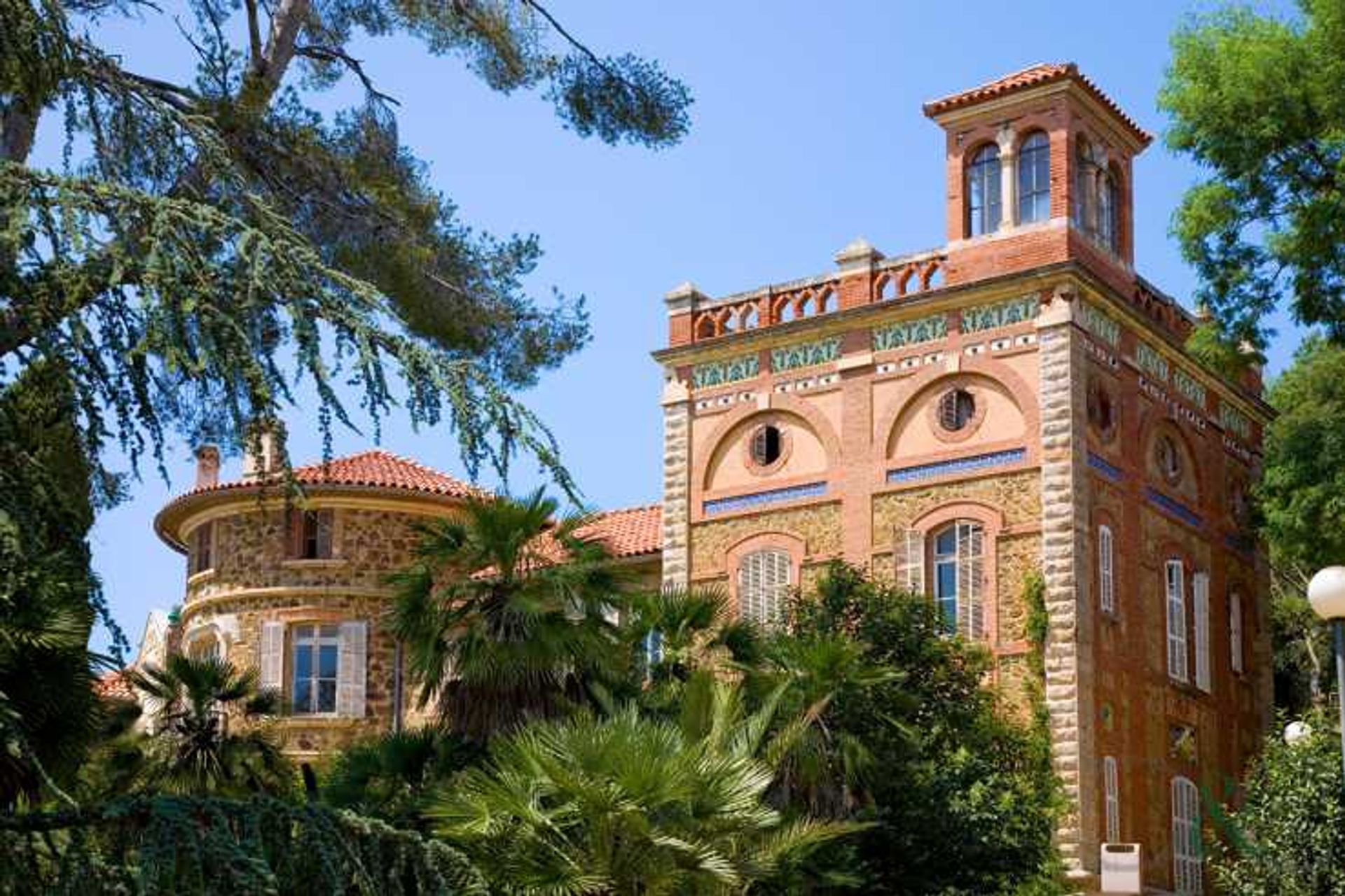 عمارات في La Londe-les-Maures, Provence-Alpes-Cote d'Azur 11753435